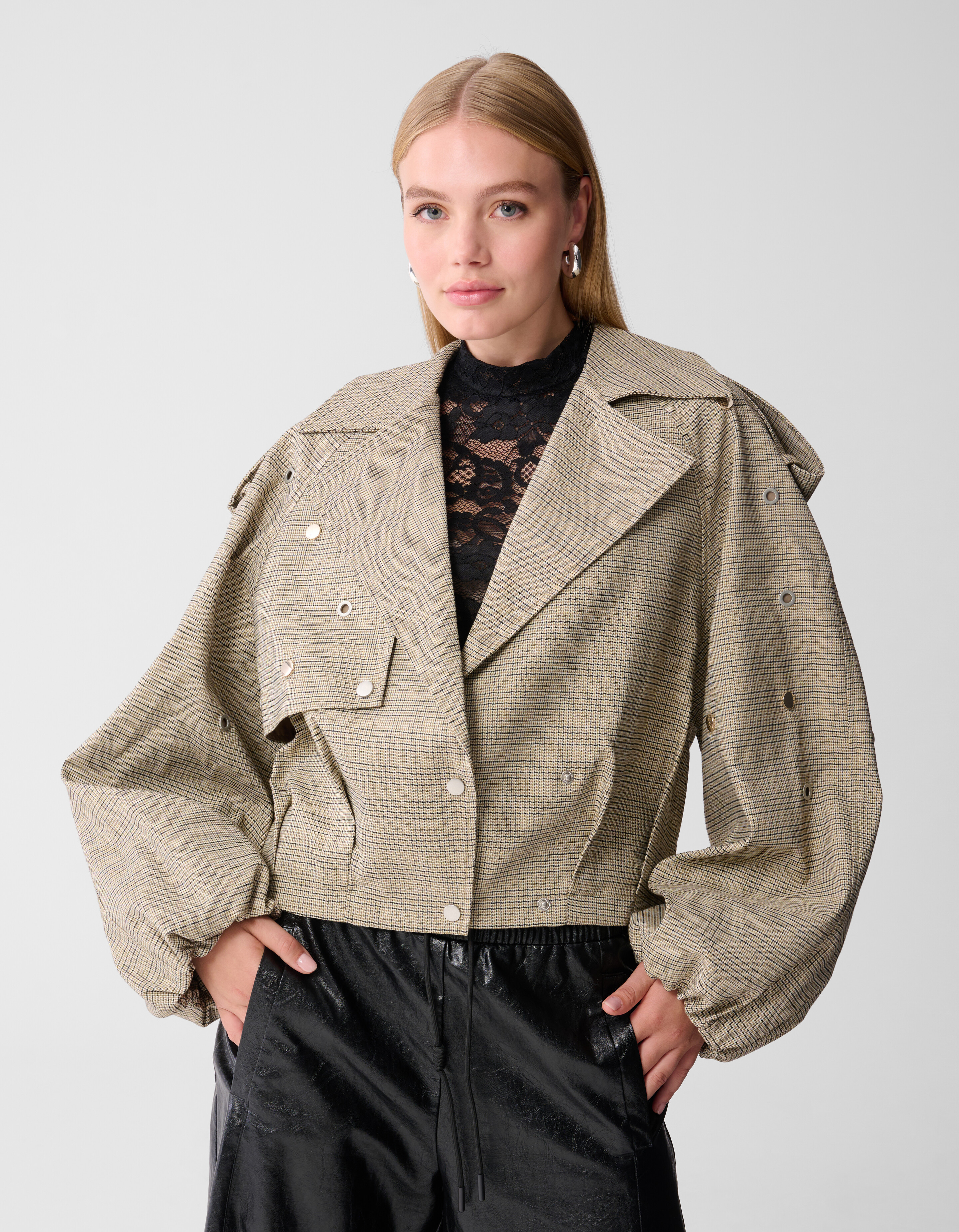 Karierte Trenchjacke mit Nieten Hellbraun SHOEBY WOMEN