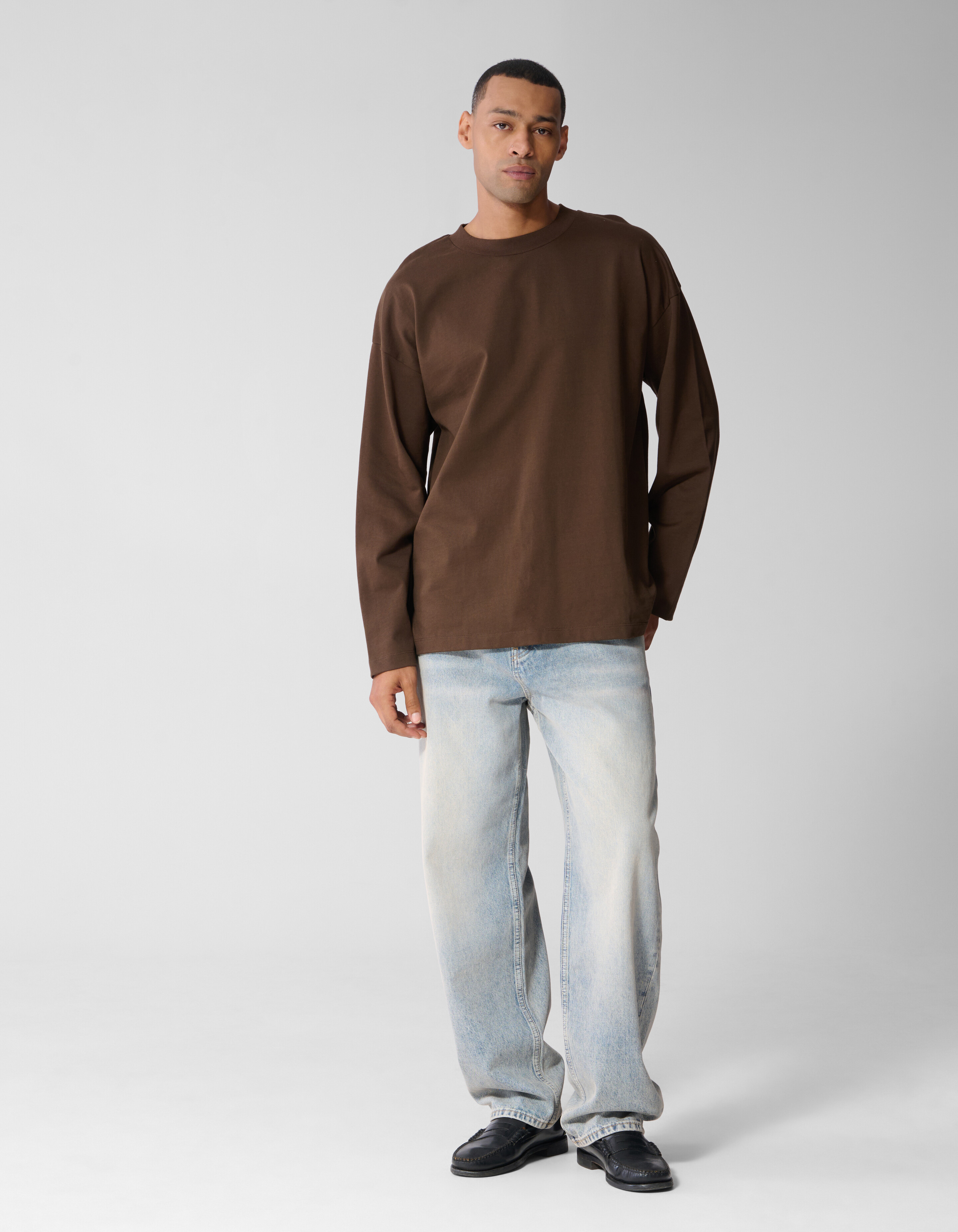 Basic Relaxed Fit Langarmshirt Braun SHOEBY MEN