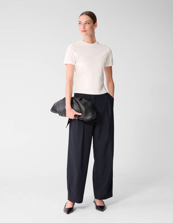 Ma&szlig;geschneidertes T-Shirt in gebrochenem Wei&szlig; von SHOEBY WOMEN