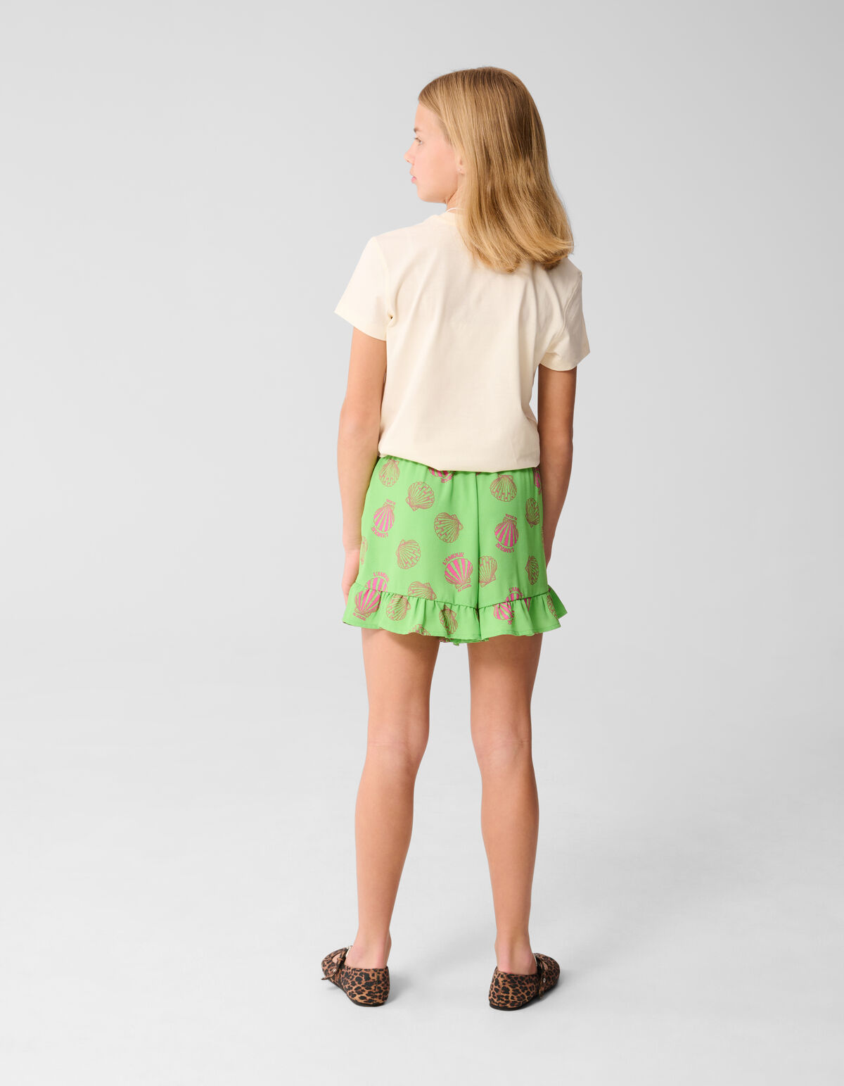 Tropisches Kunstwerk T-shirt Off White SHOEBY GIRLS