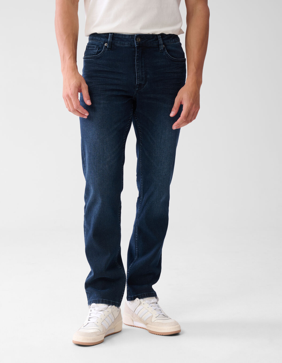 Straight Fit Jeans Blau/Schwarz L34 SHOEBY MEN