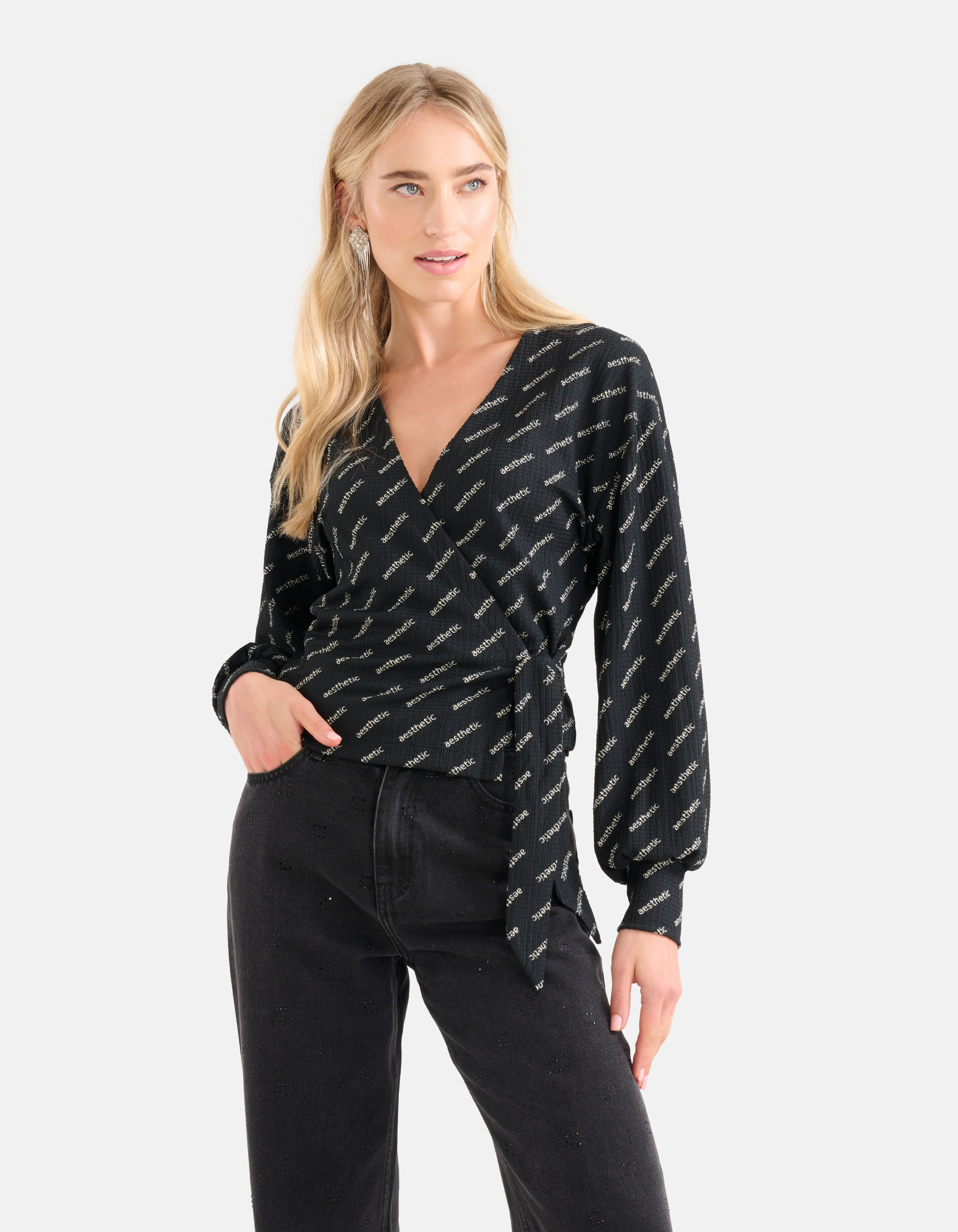 Crinkle Artwork Wrap Top Schwarz SHOEBY WOMEN