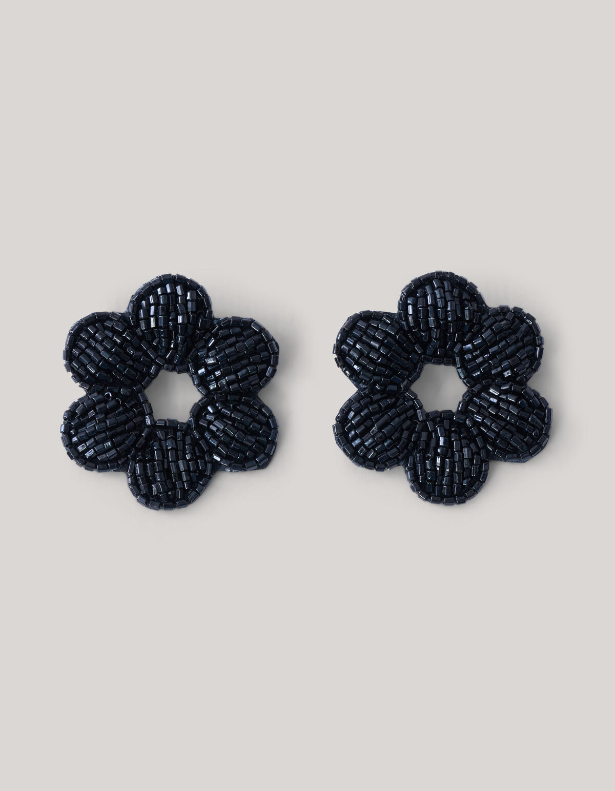 Perlenblumen-Ohrringe Schwarz SHOEBY ACCESSOIRES