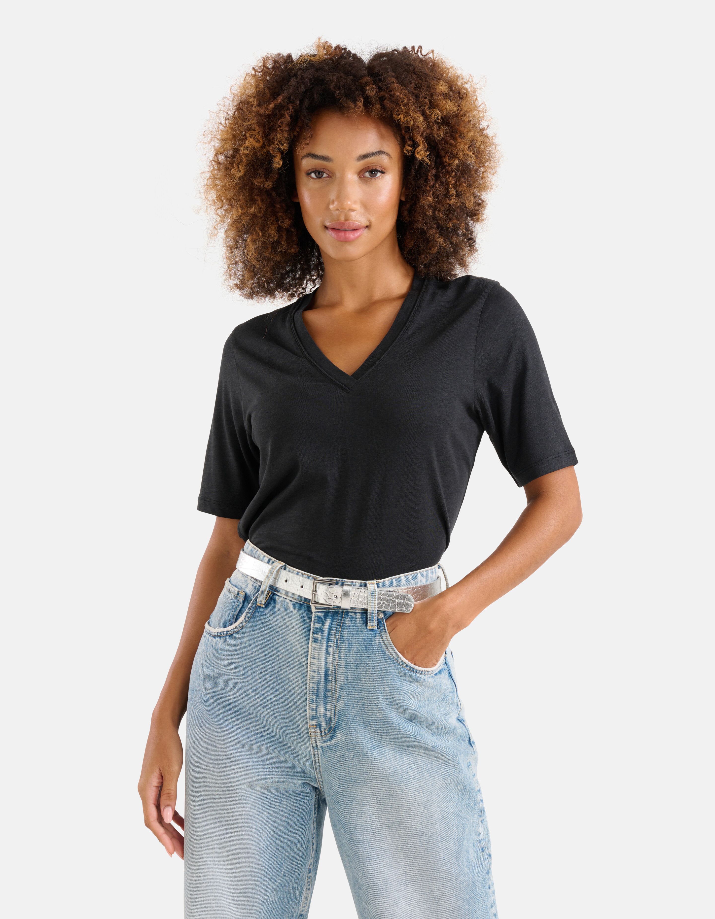Basic-T-Shirt mit V-Ausschnitt Schwarz SHOEBY WOMEN
