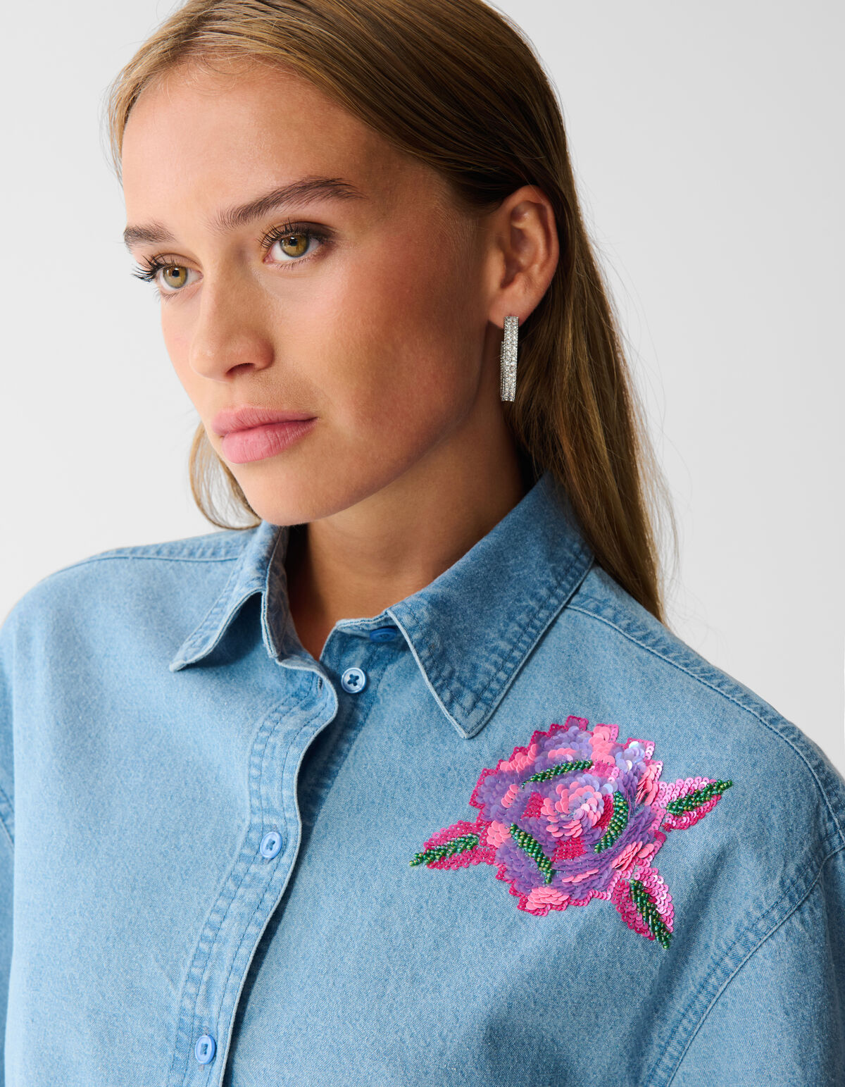 &Uuml;bergro&szlig;e Bluse aus Denim mit Pailletten Blau SHOEBY WOMEN