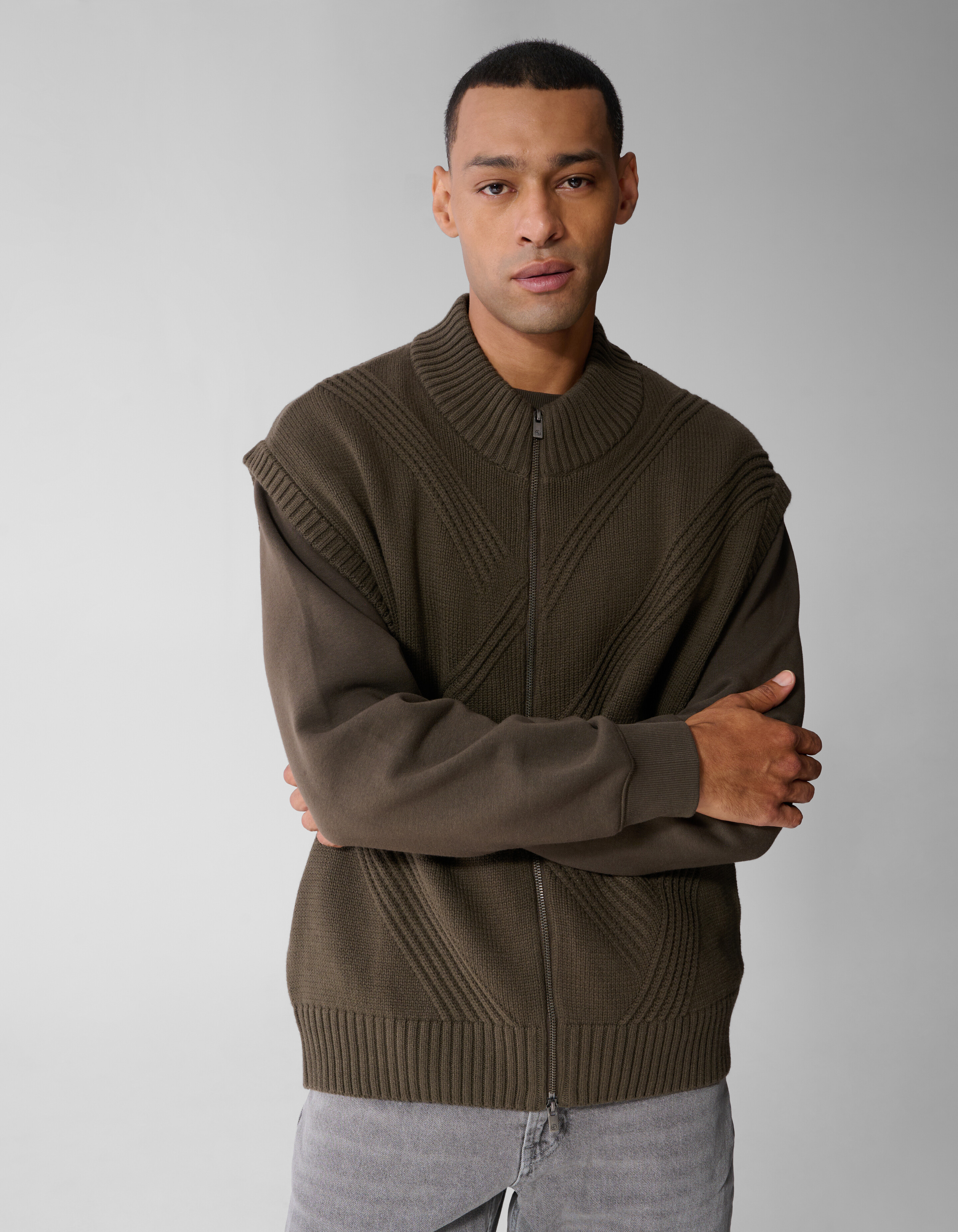 Gestrickter Bodywarmer dunkelbraun SHOEBY MEN