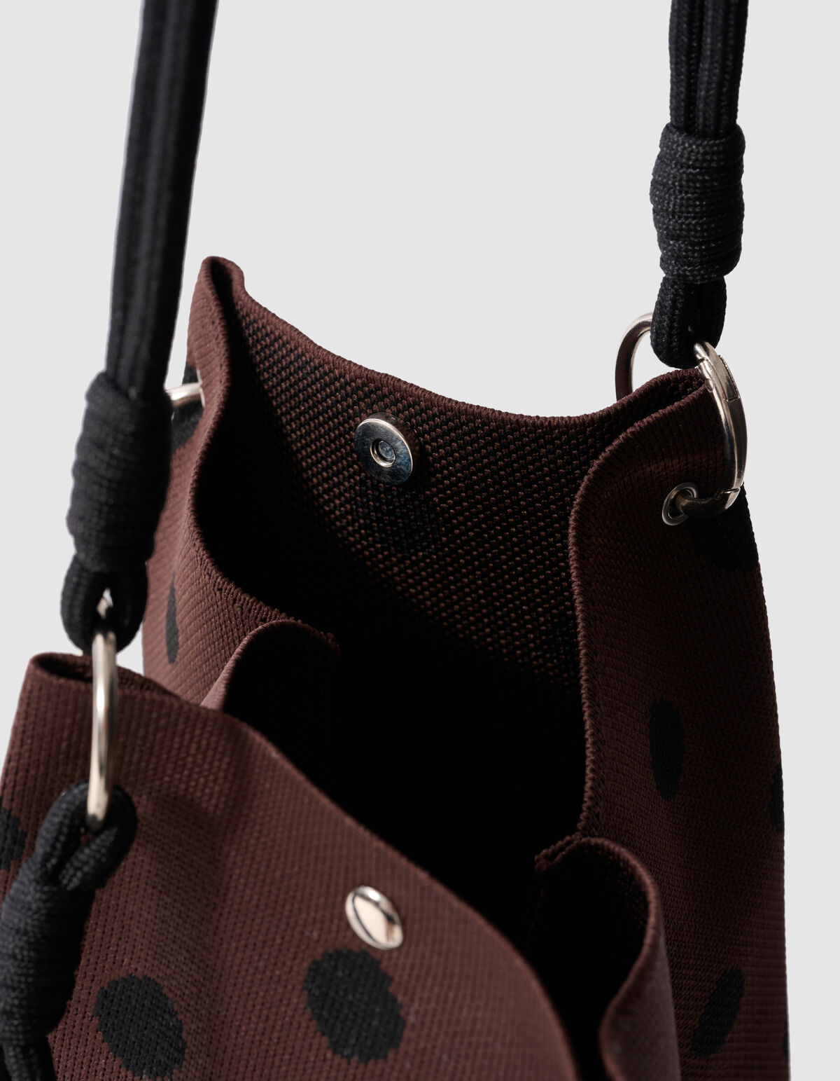 Gestrickte Tasche Mit Zahl Und Punkten Braun SHOEBY ACCESSOIRES