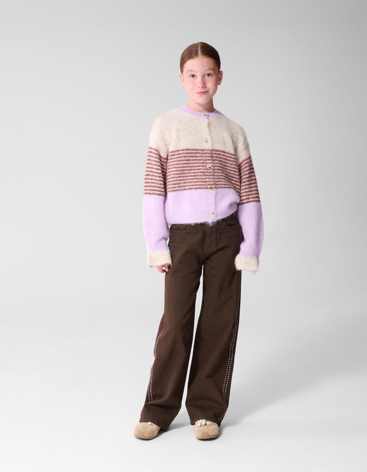 Flauschige gestreifte Strickjacke in gebrochenem W SHOEBY GIRLS