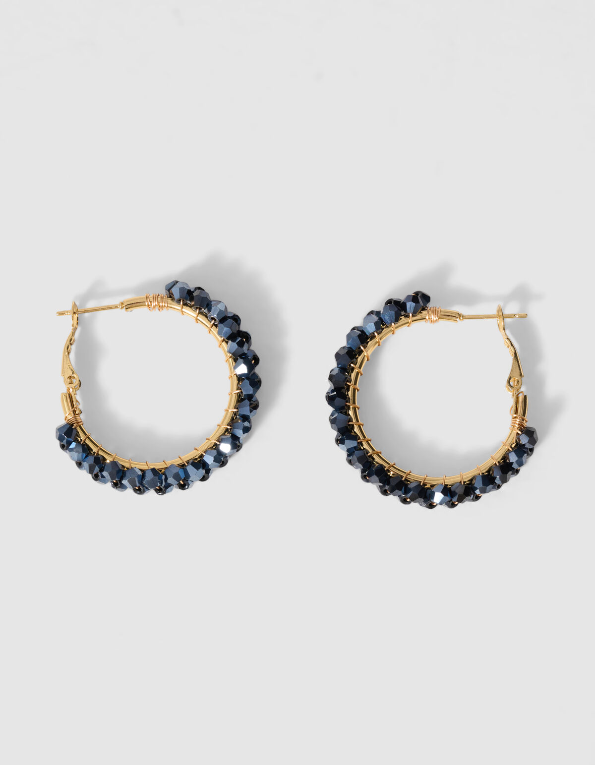 Beaded Hoop Ohrringe Blau/Gold SHOEBY ACCESSOIRES