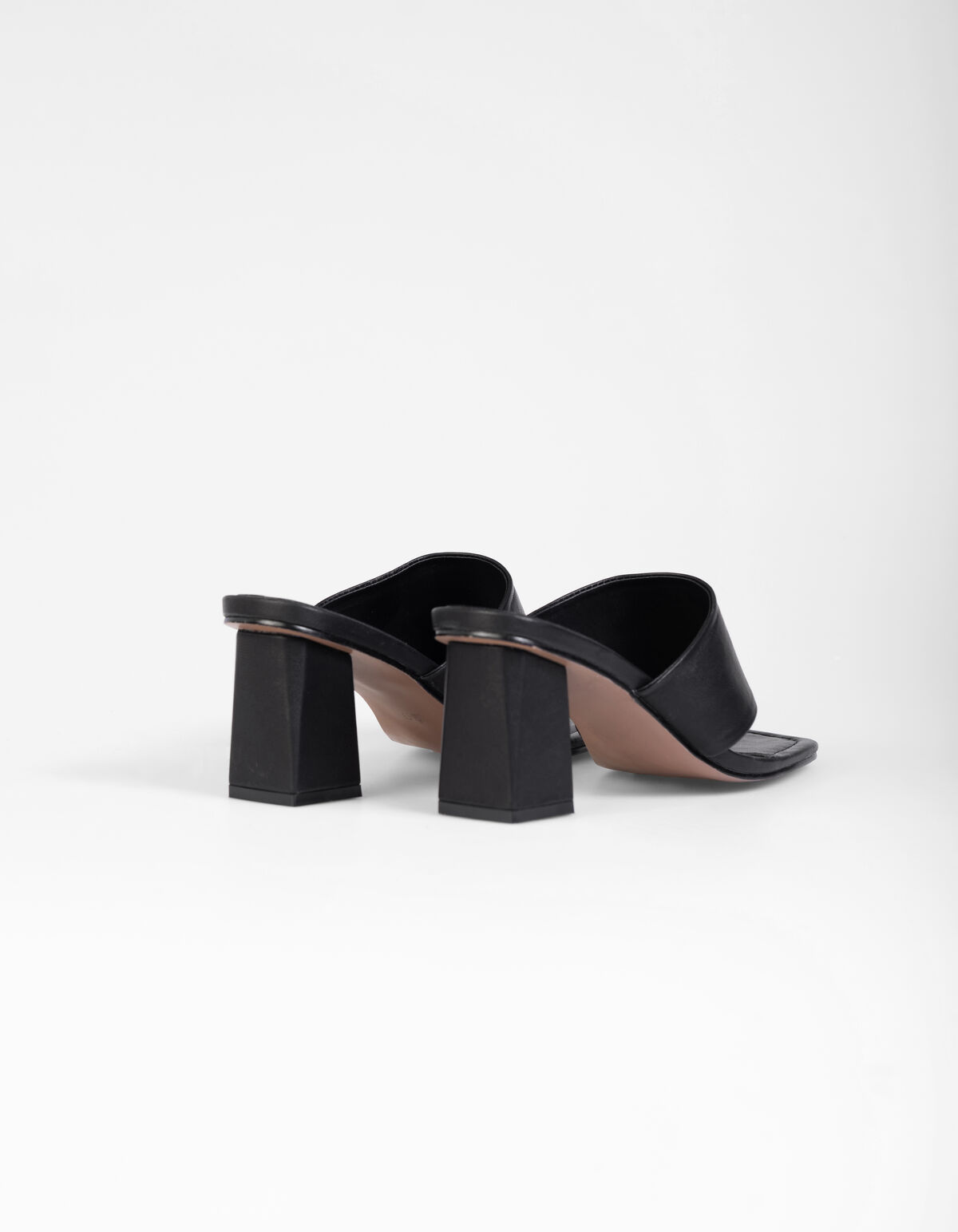 Pantoletten mit Lederriemen SCHOENEN SHOEBY