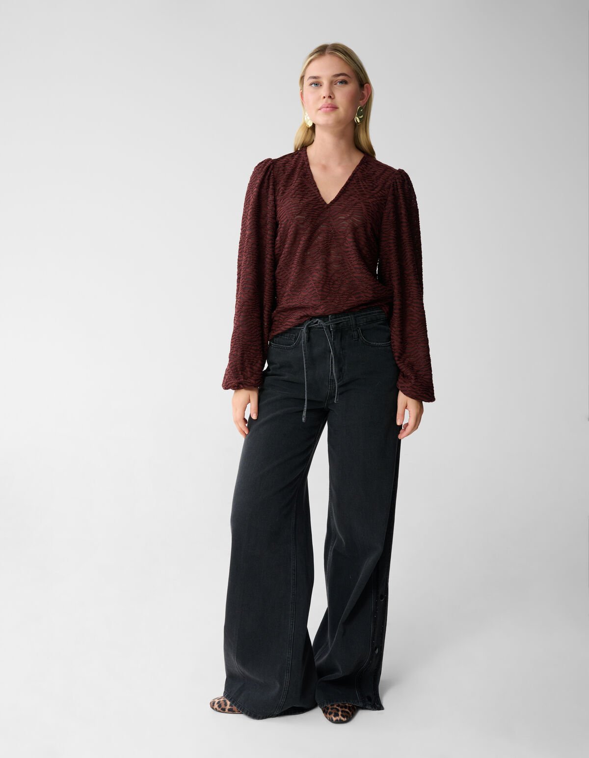 Crinkle-Top mit V-Ausschnitt Braun SHOEBY WOMEN
