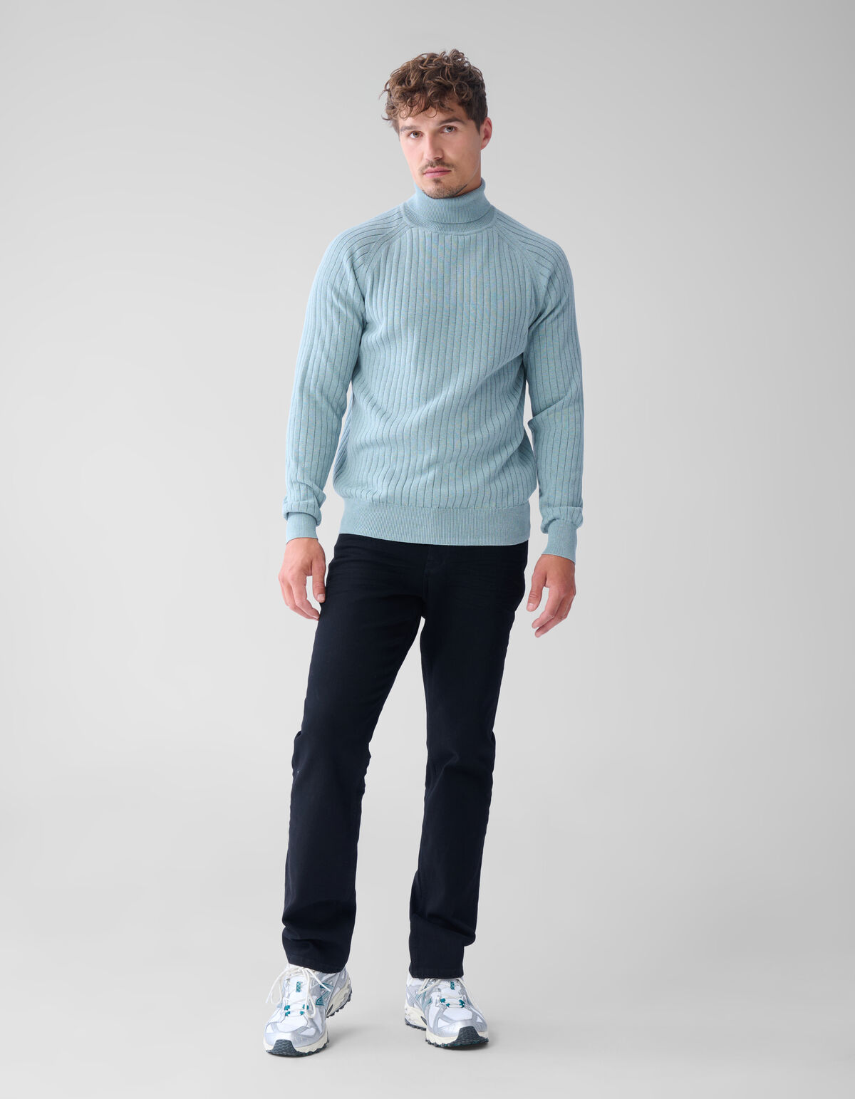 Straight Fit Hose Schwarz SHOEBY MEN