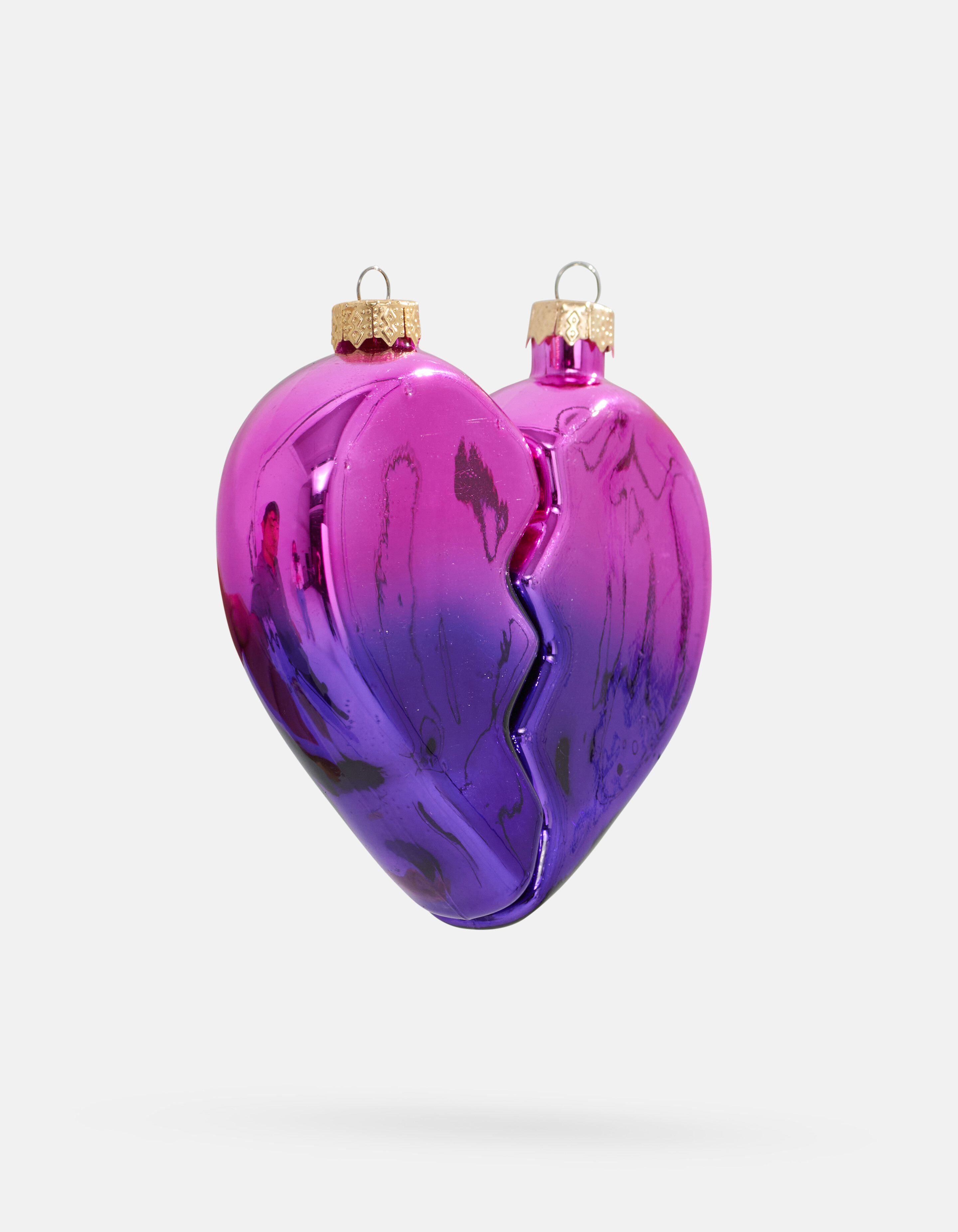 Broken Heart Christmas Ball von Fred SHOEBY ACCESSOIRES