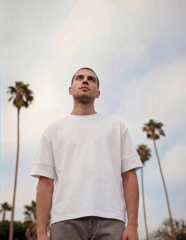 Minimalistisches T-Shirt in Wei&szlig; SHOEBY MEN