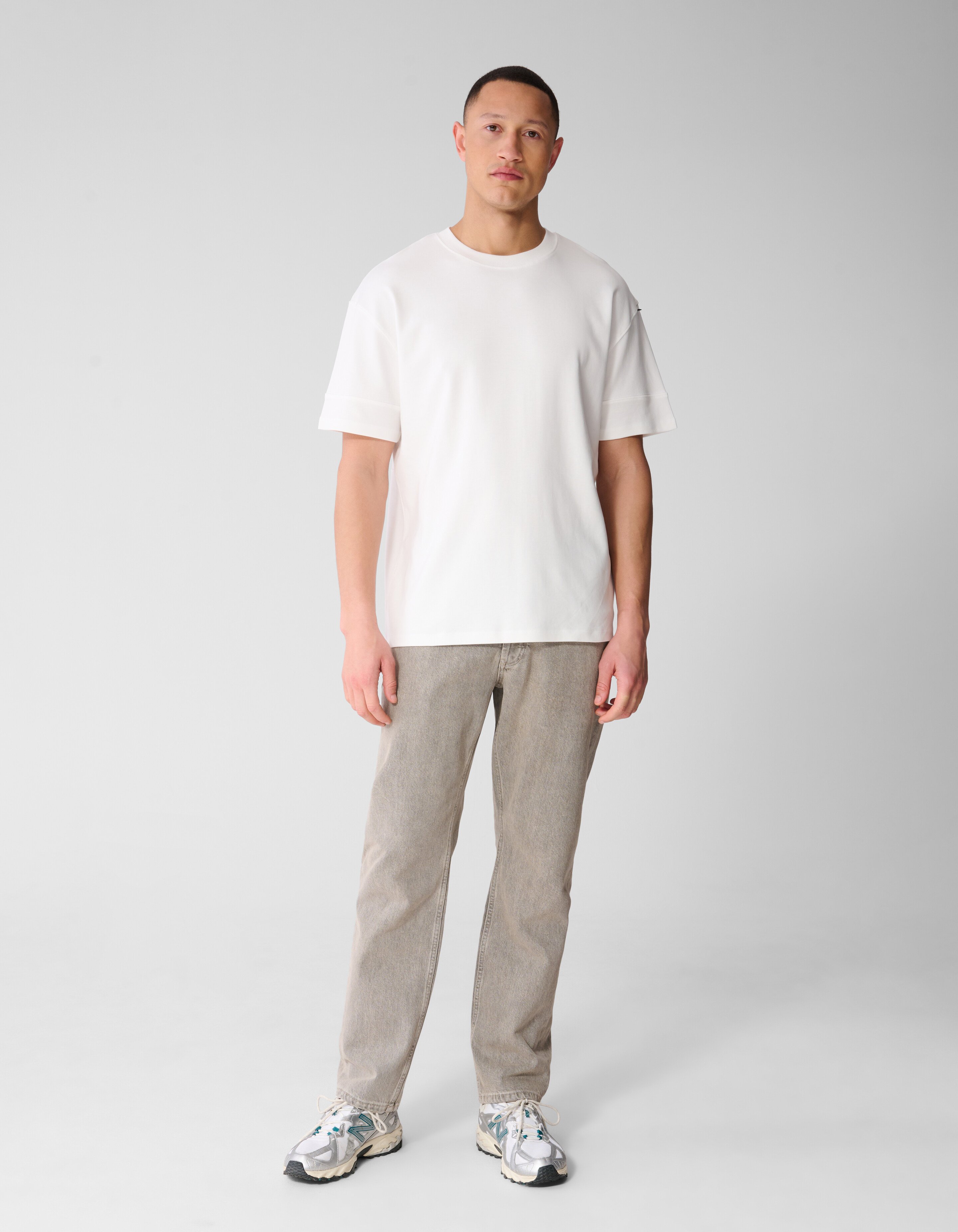 Minimalistisches T-Shirt in Wei&szlig; SHOEBY MEN
