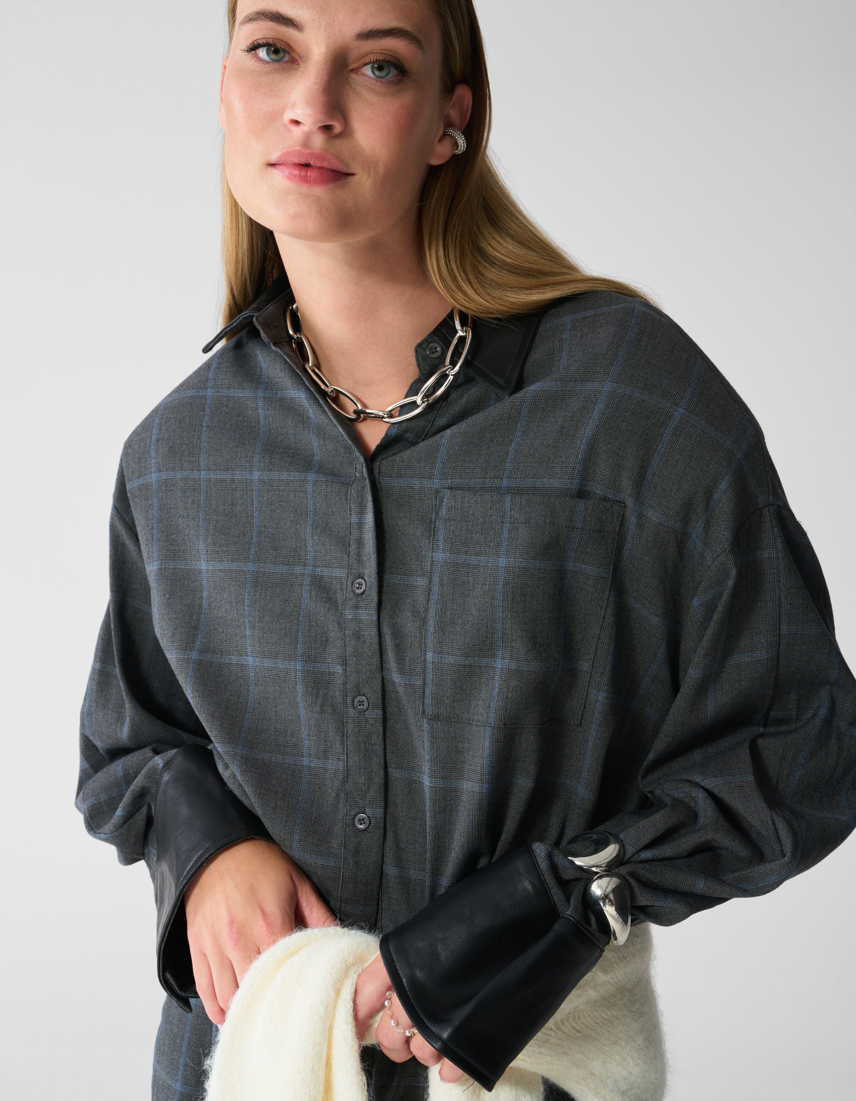 urz geschnittene Karo-Bluse in Dunkelgrau SHOEBY WOMEN