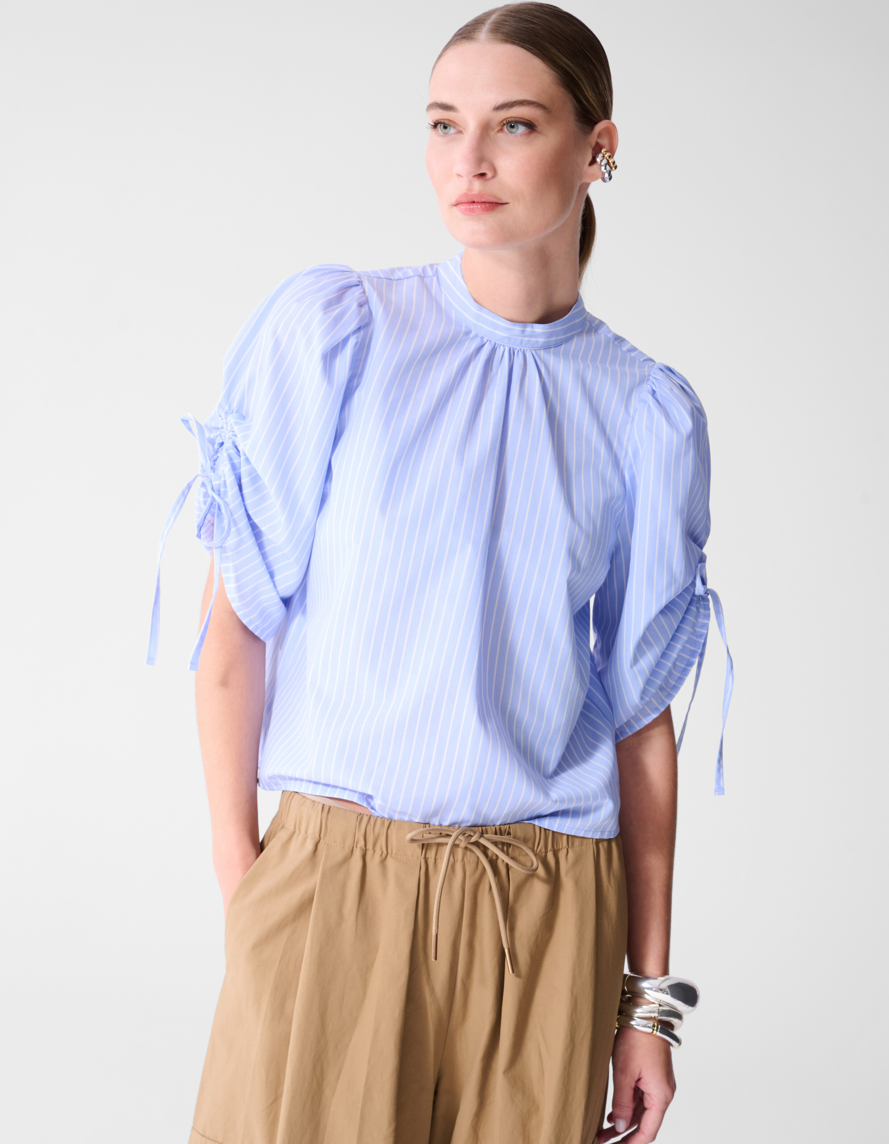Bluse mit Nadelstreifen- und Kord&auml;rmeln Hellblau SHOEBY WOMEN
