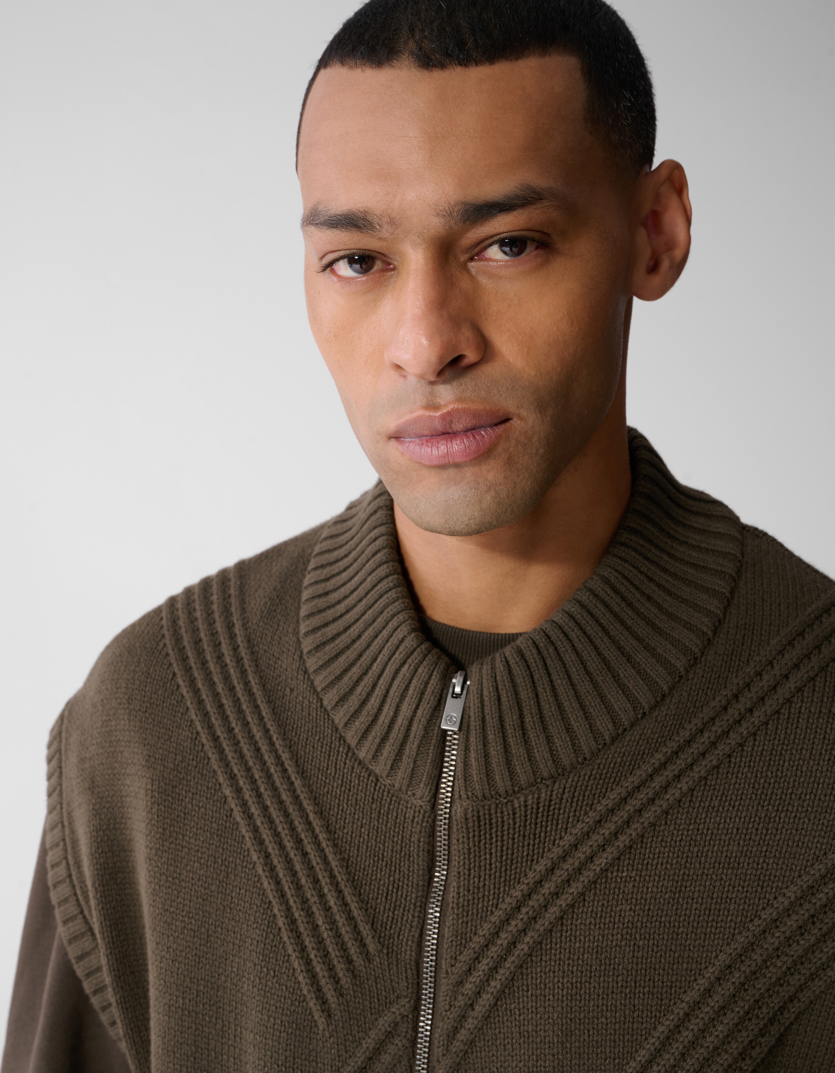Gestrickter Bodywarmer dunkelbraun SHOEBY MEN