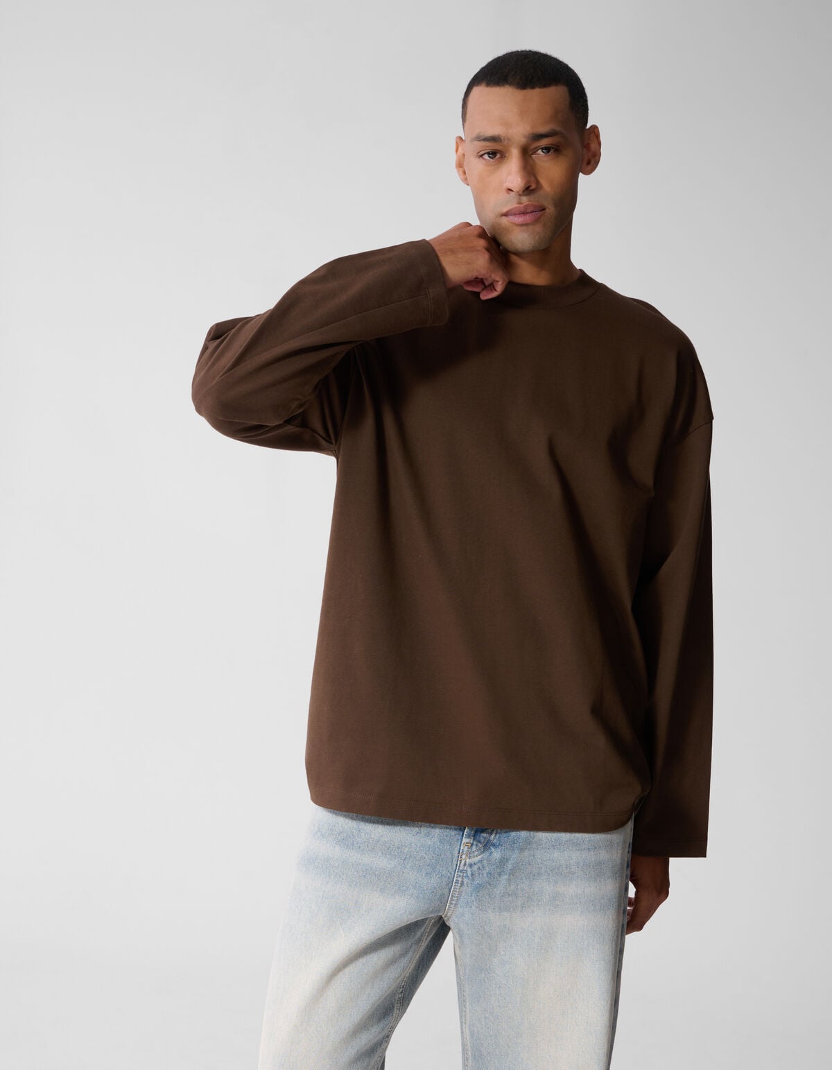 Basic Relaxed Fit Langarmshirt Braun SHOEBY MEN