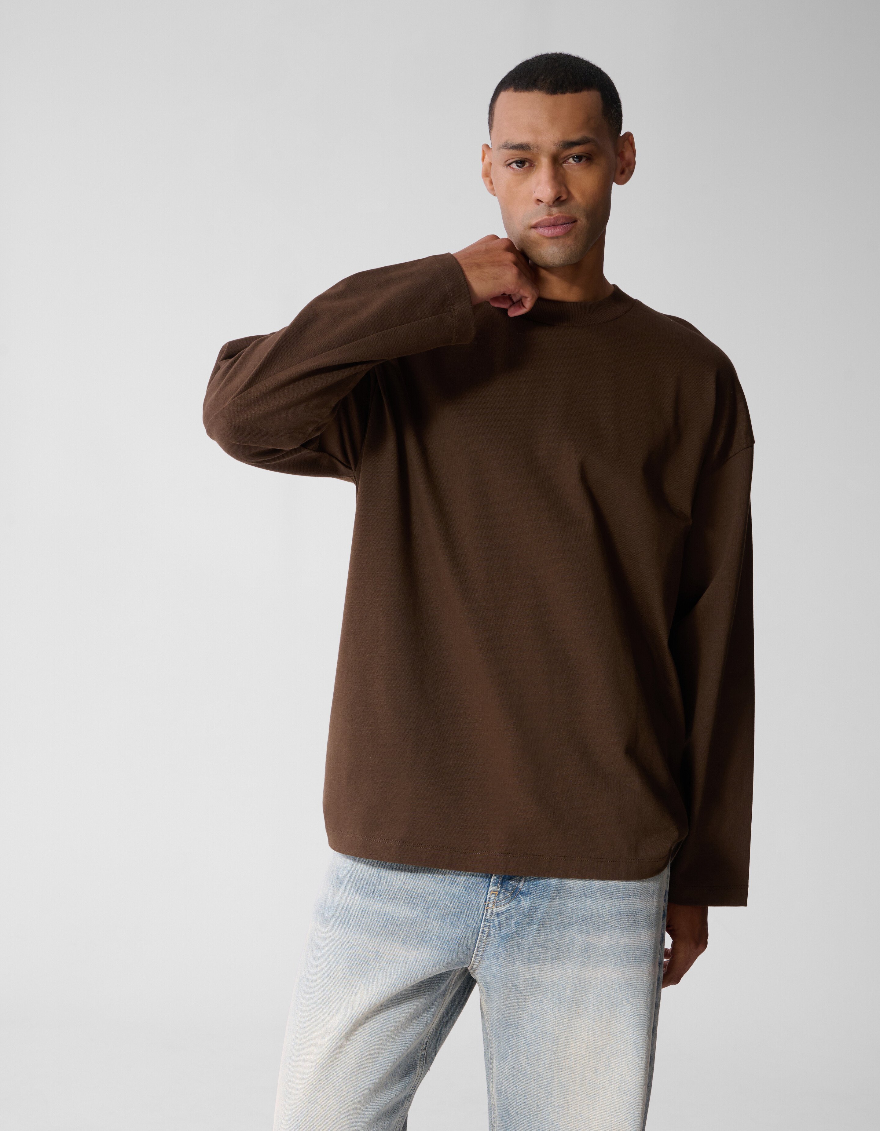 Basic Relaxed Fit Langarmshirt Braun SHOEBY MEN