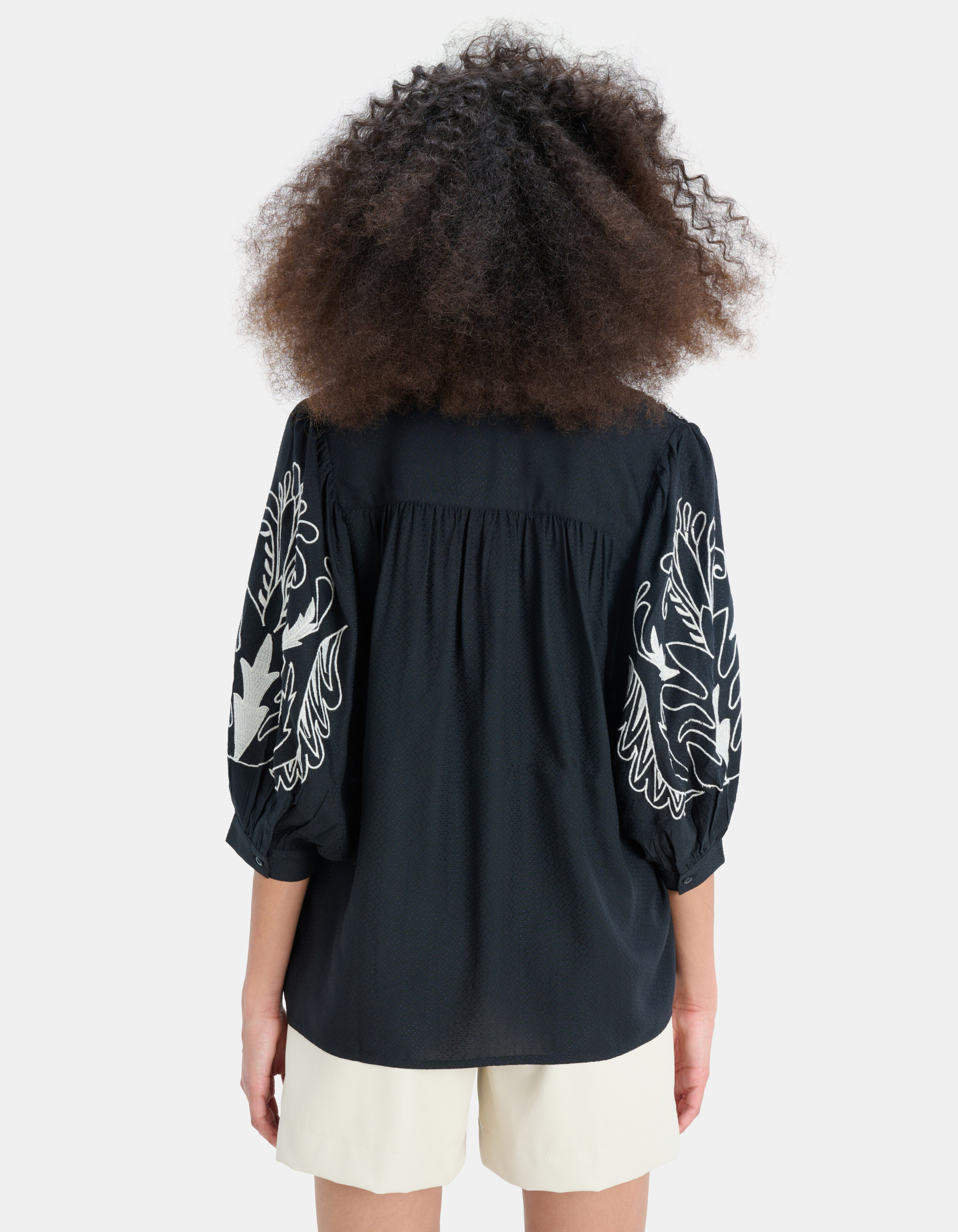 Dobbie Stickbluse EKSEPT
