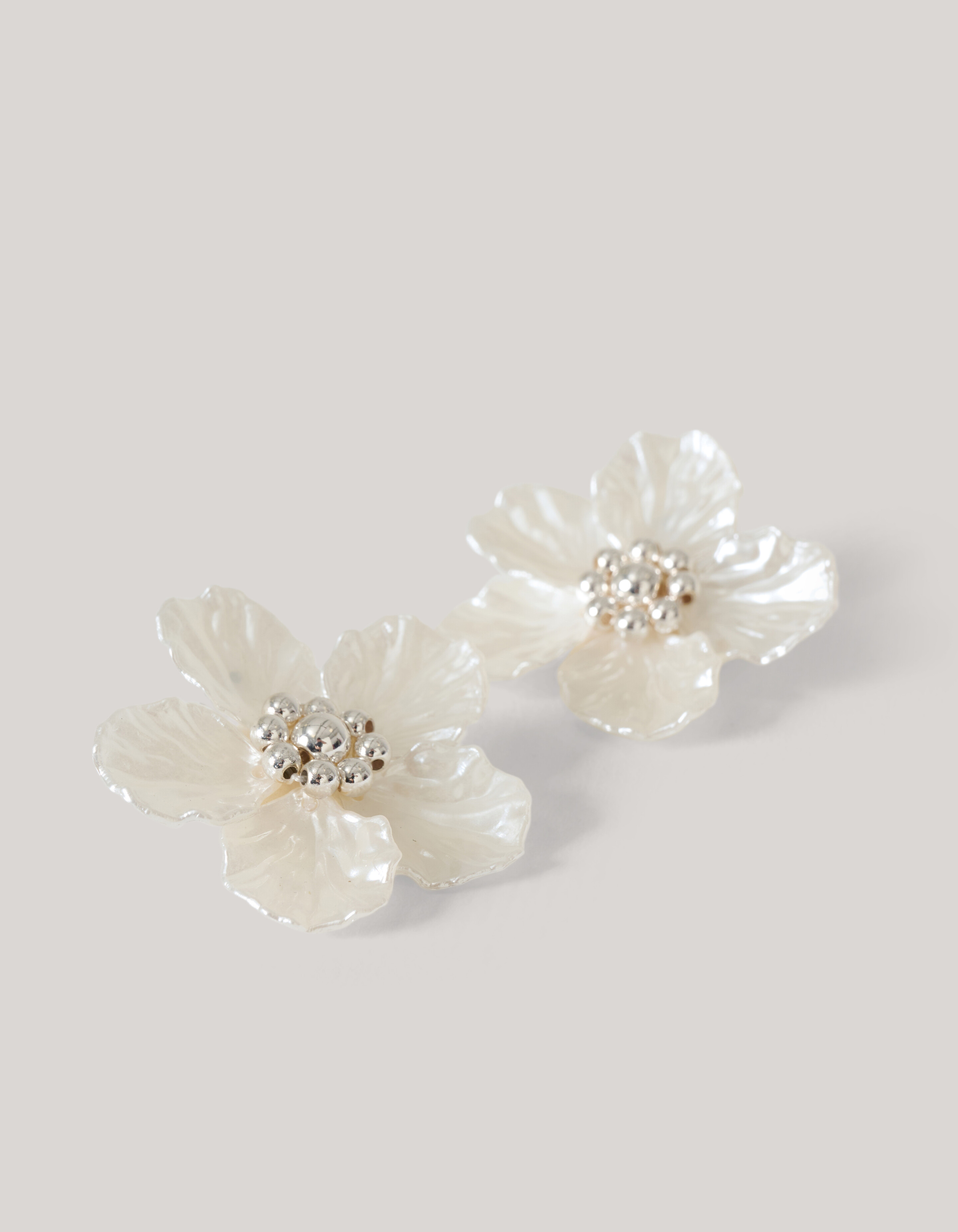 Blumenohrringe Off White SHOEBY ACCESSOIRES
