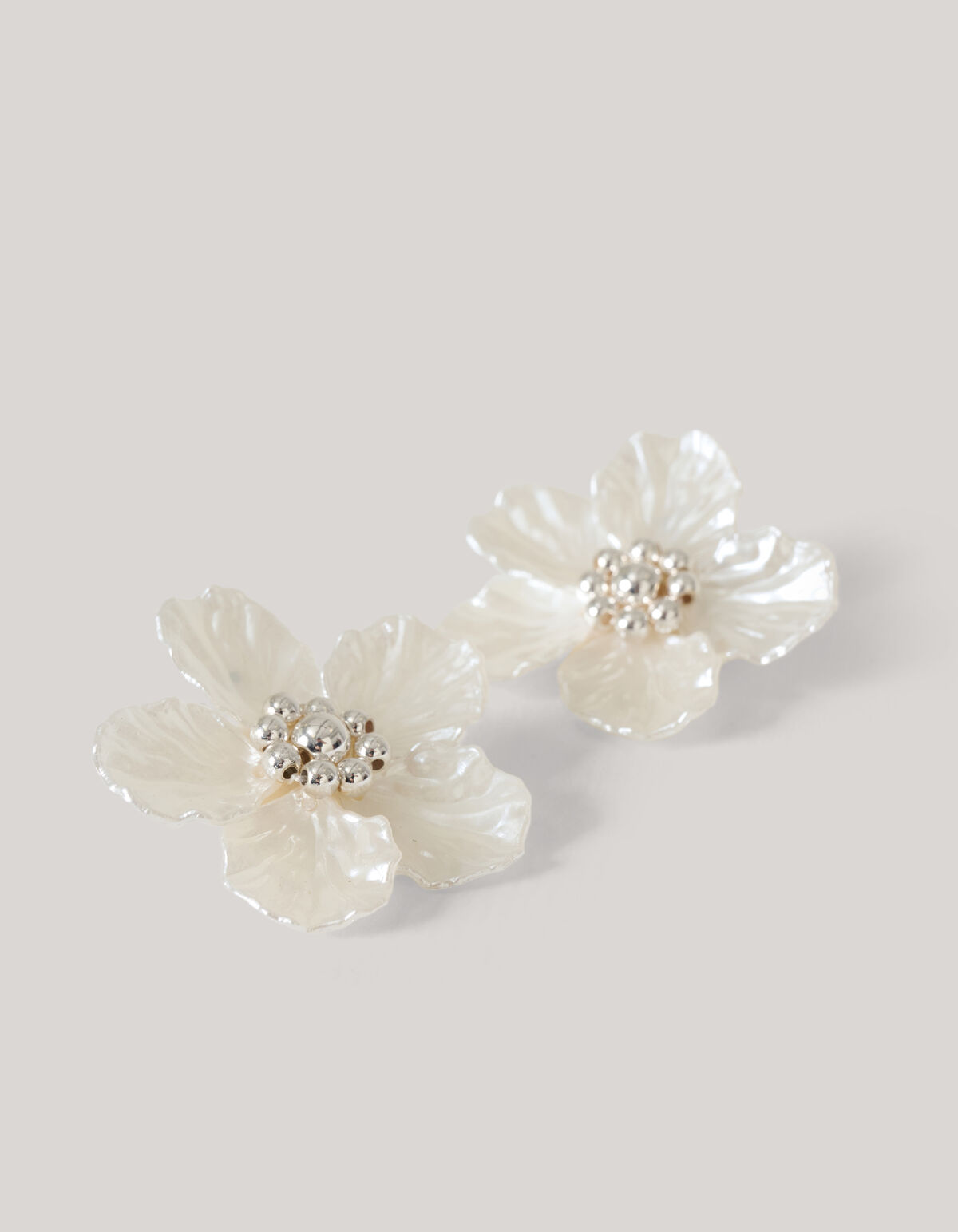 Blumenohrringe Off White SHOEBY ACCESSOIRES