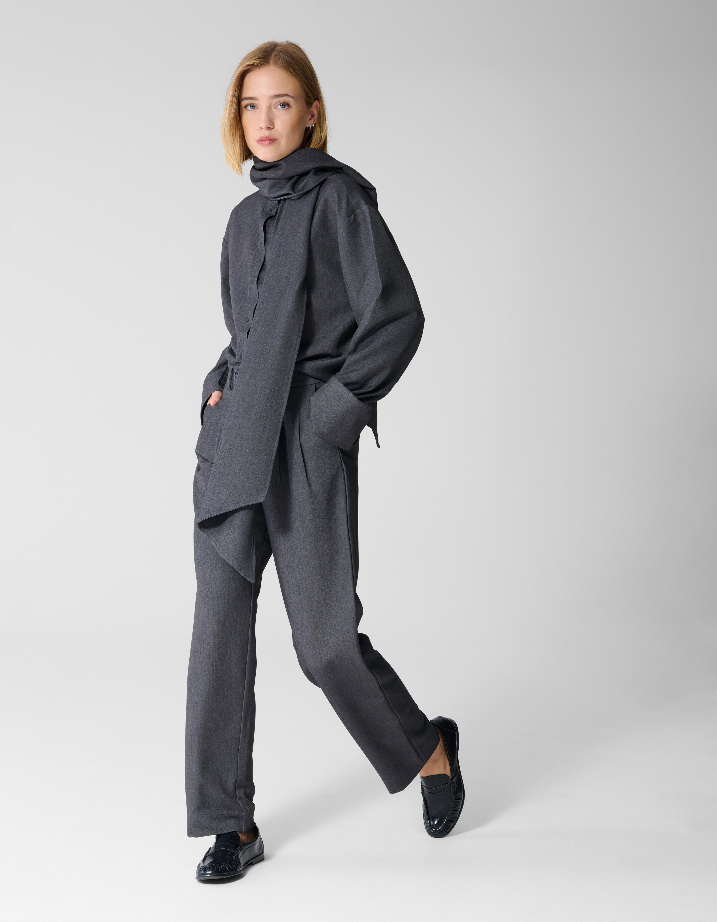 Oversized Tailored Bluse in Dunkelgrau By SHOEBY WOMEN