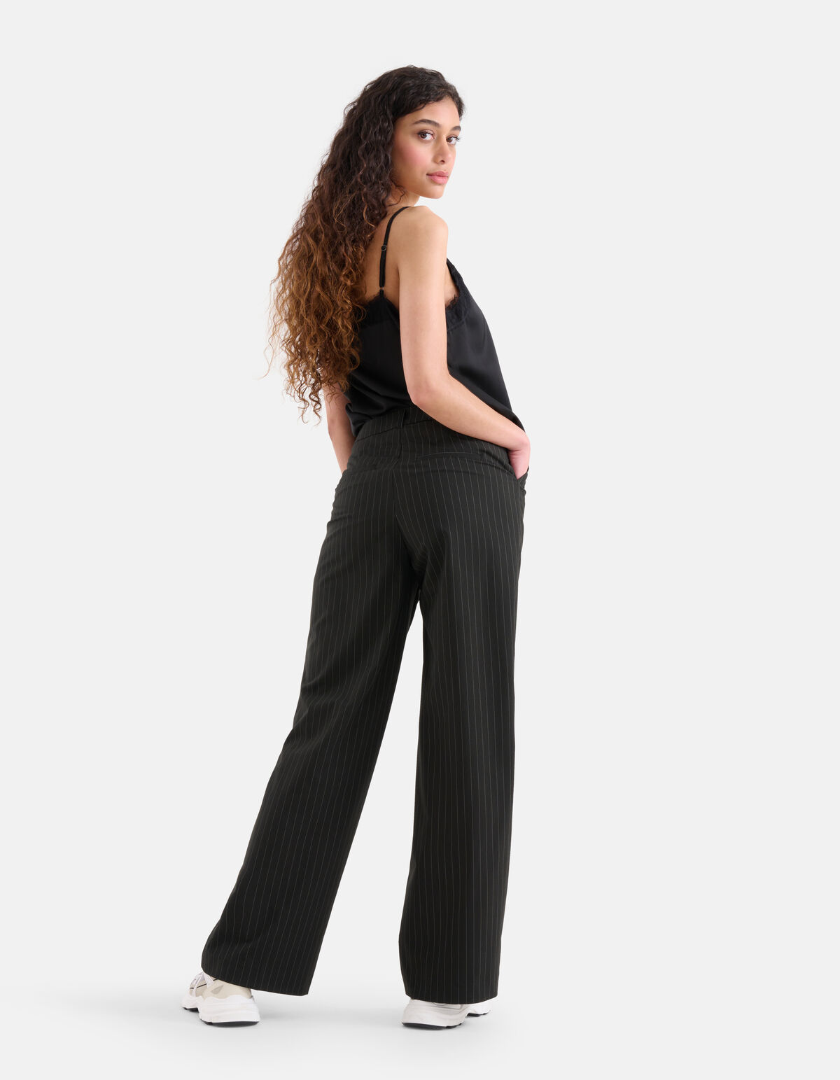 Loose Fit Hose mit Nadelstreifen Schwarz SHOEBY WOMEN