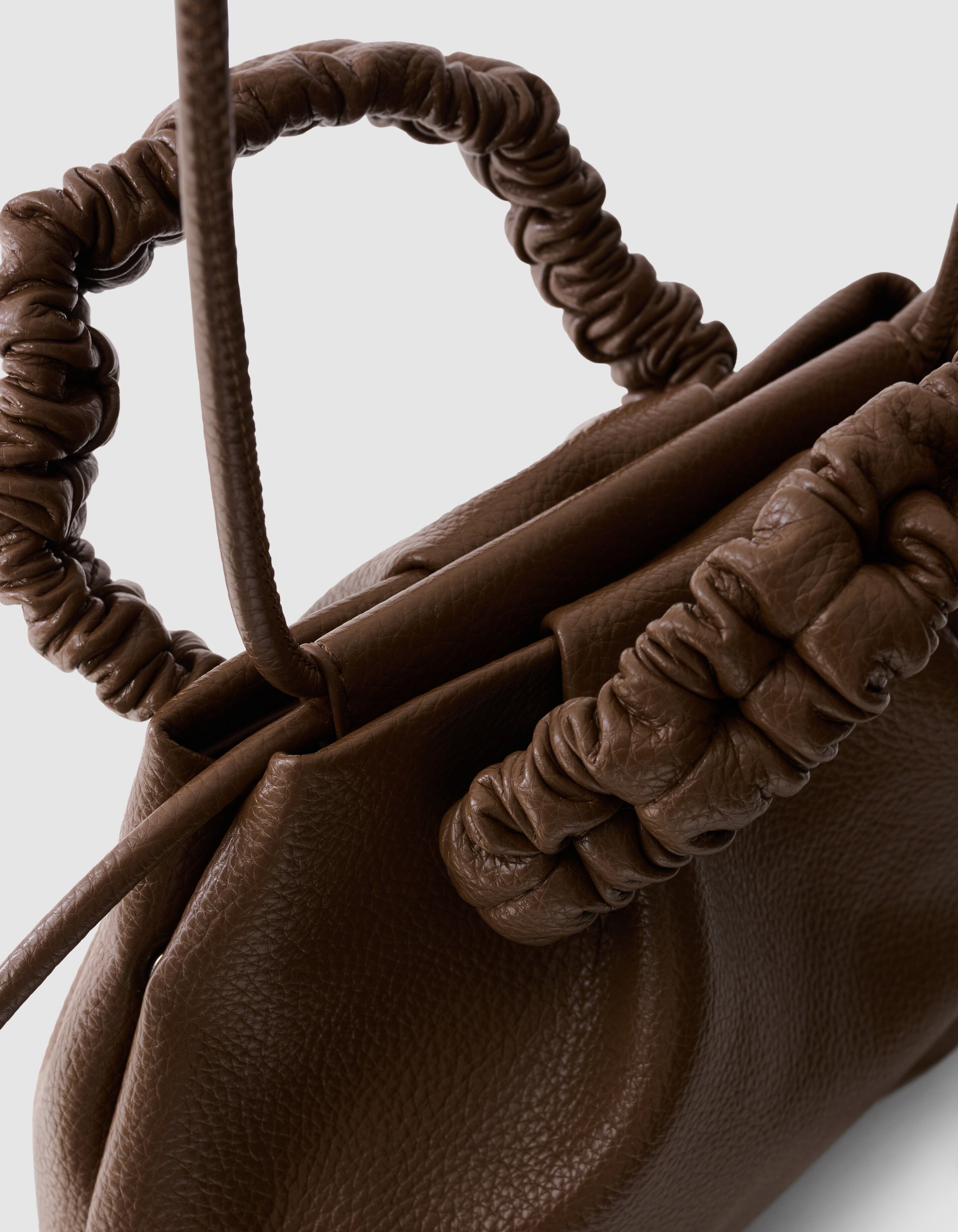 Kleine Crinkle-Tasche Hellbraun SHOEBY ACCESSOIRES