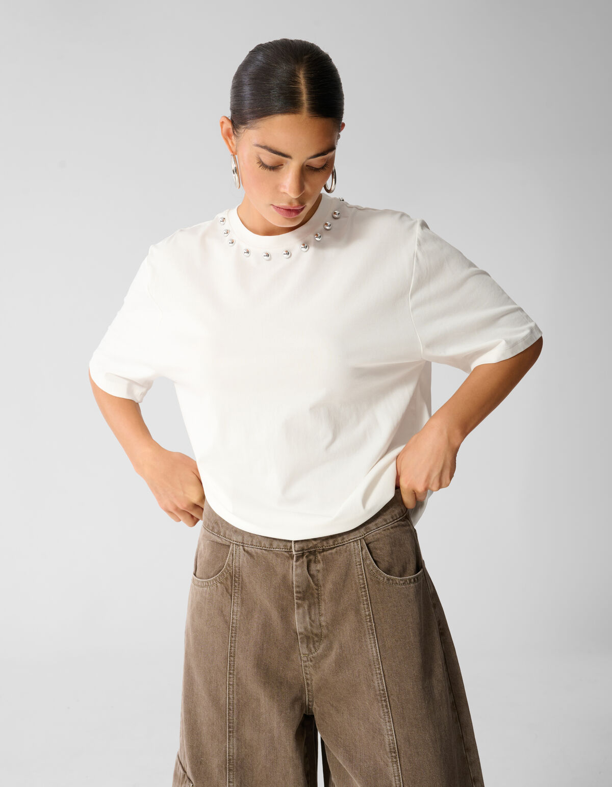 T-Shirt mit Nieten am Kragen Gebrochenes Wei&szlig; SHOEBY WOMEN