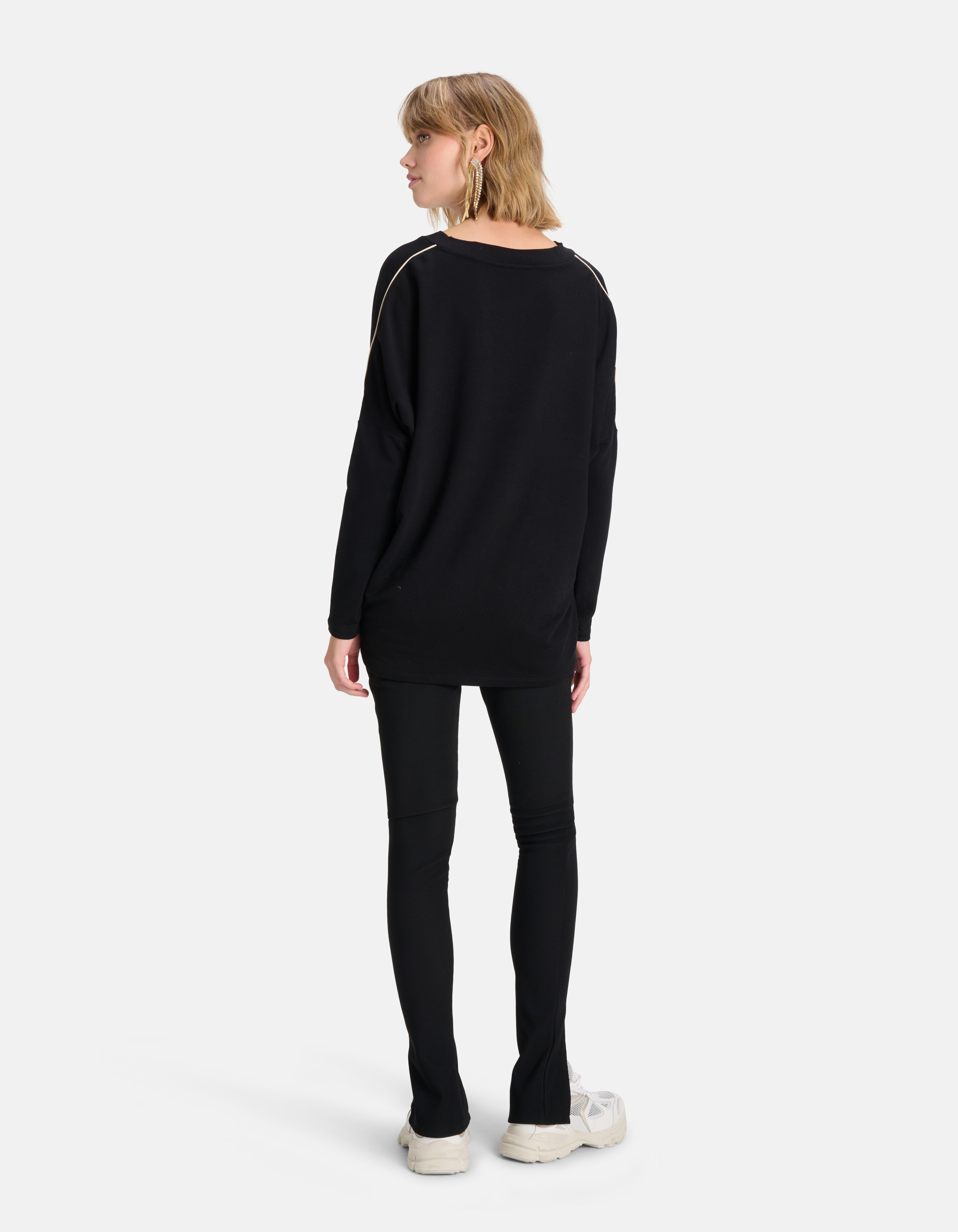 Basic Oversized Top mit V-Ausschnitt Schwarz SHOEBY WOMEN