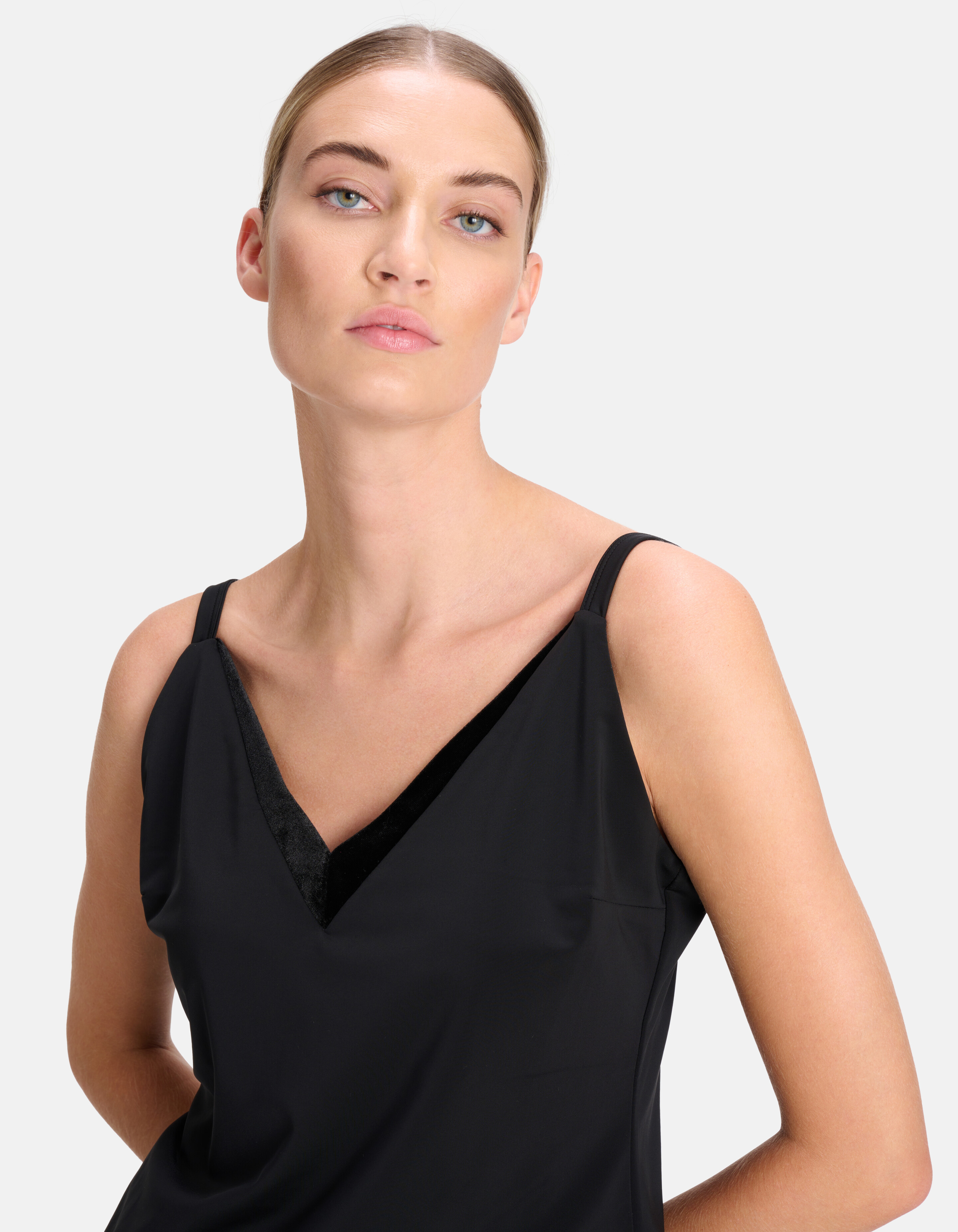 Reisetop aus Samt Schwarz von Mieke SHOEBY WOMEN