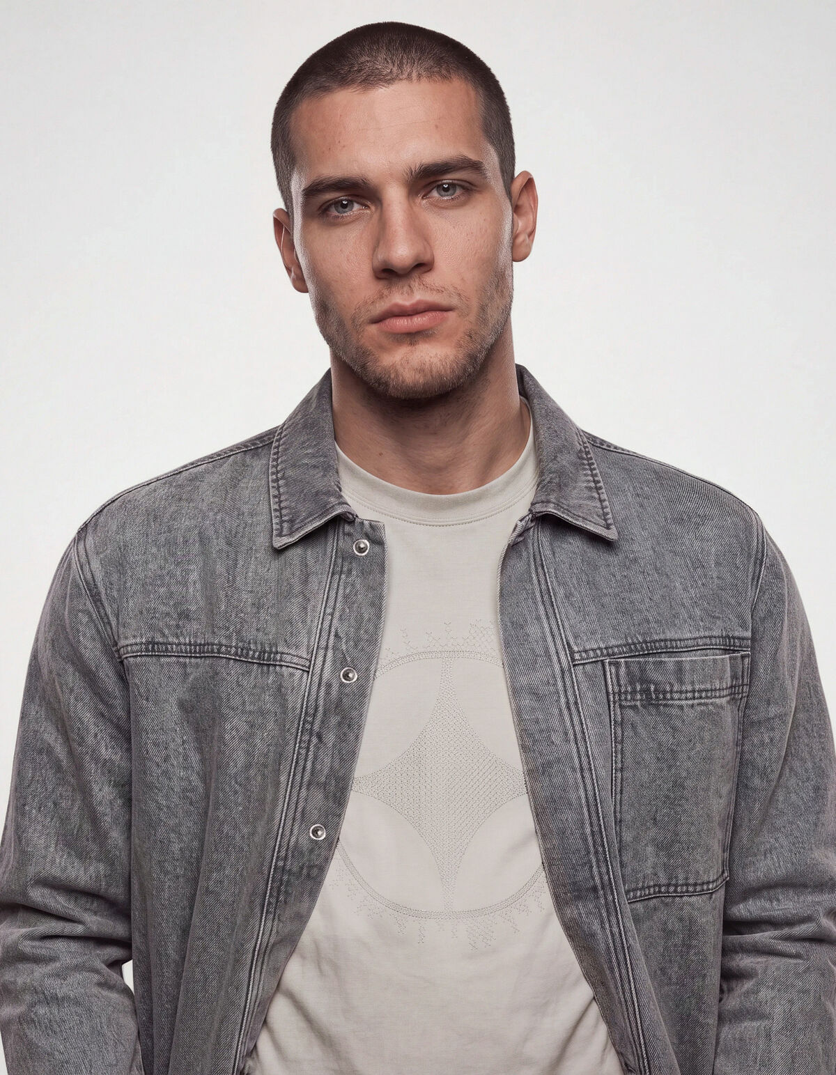 Relaxed Washed Denim Overshirt Grau SHOEBY MEN