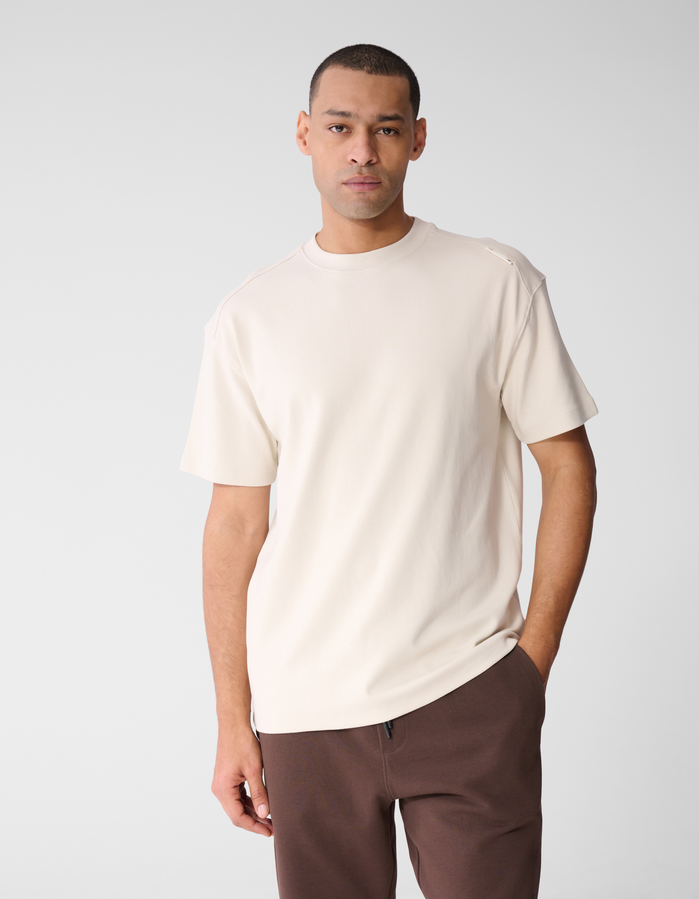 Basic-T-Shirt mit lockerer Passform, Beige SHOEBY MEN