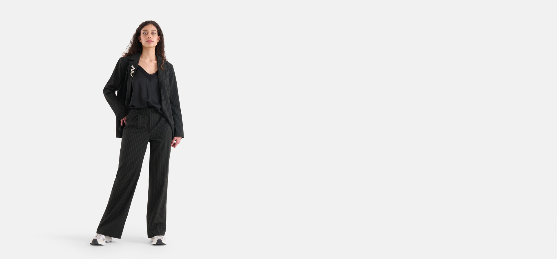 Loose Fit Hose mit Nadelstreifen Schwarz SHOEBY WOMEN