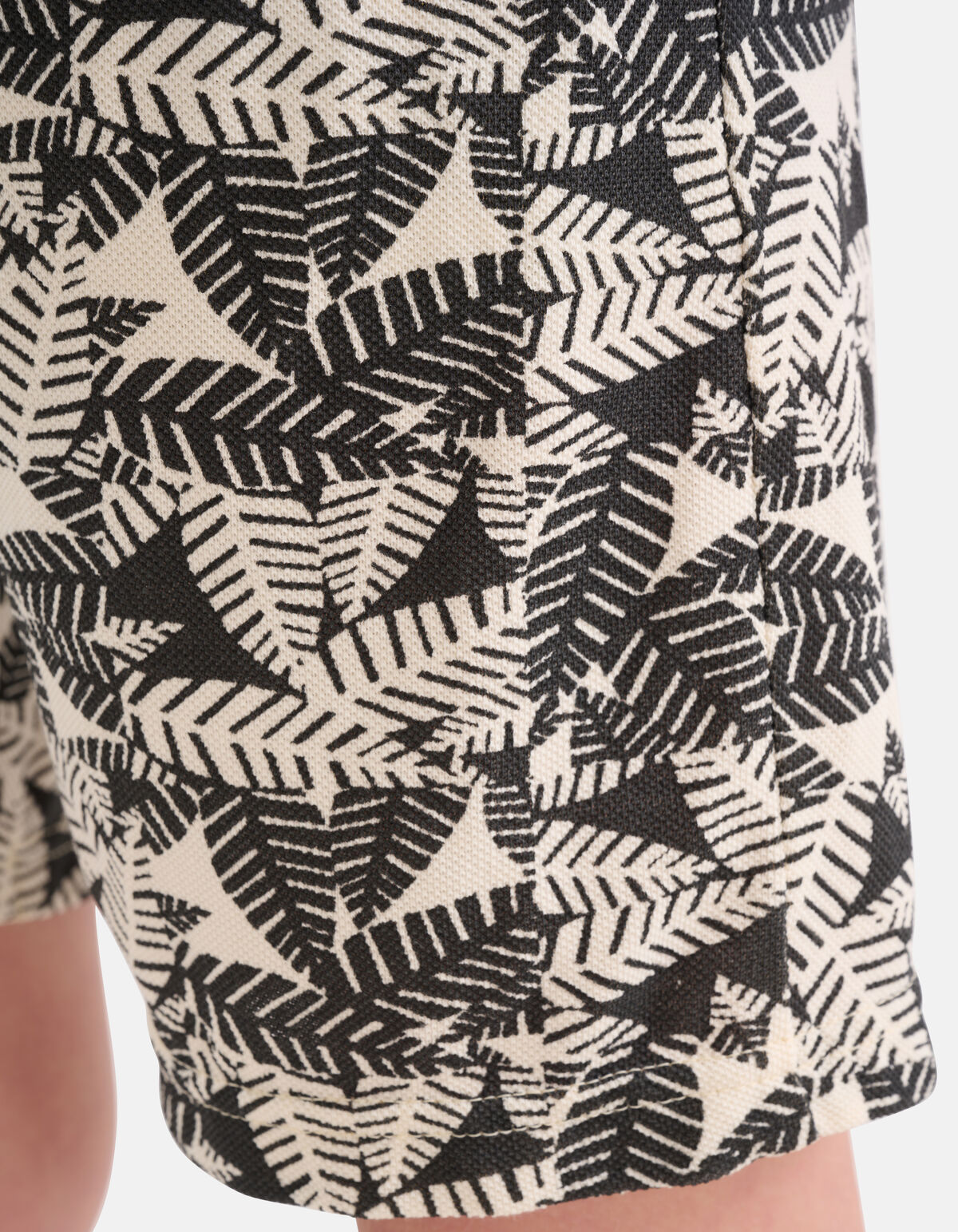 Bedruckte Shorts schwarz SHOEBY BOYS