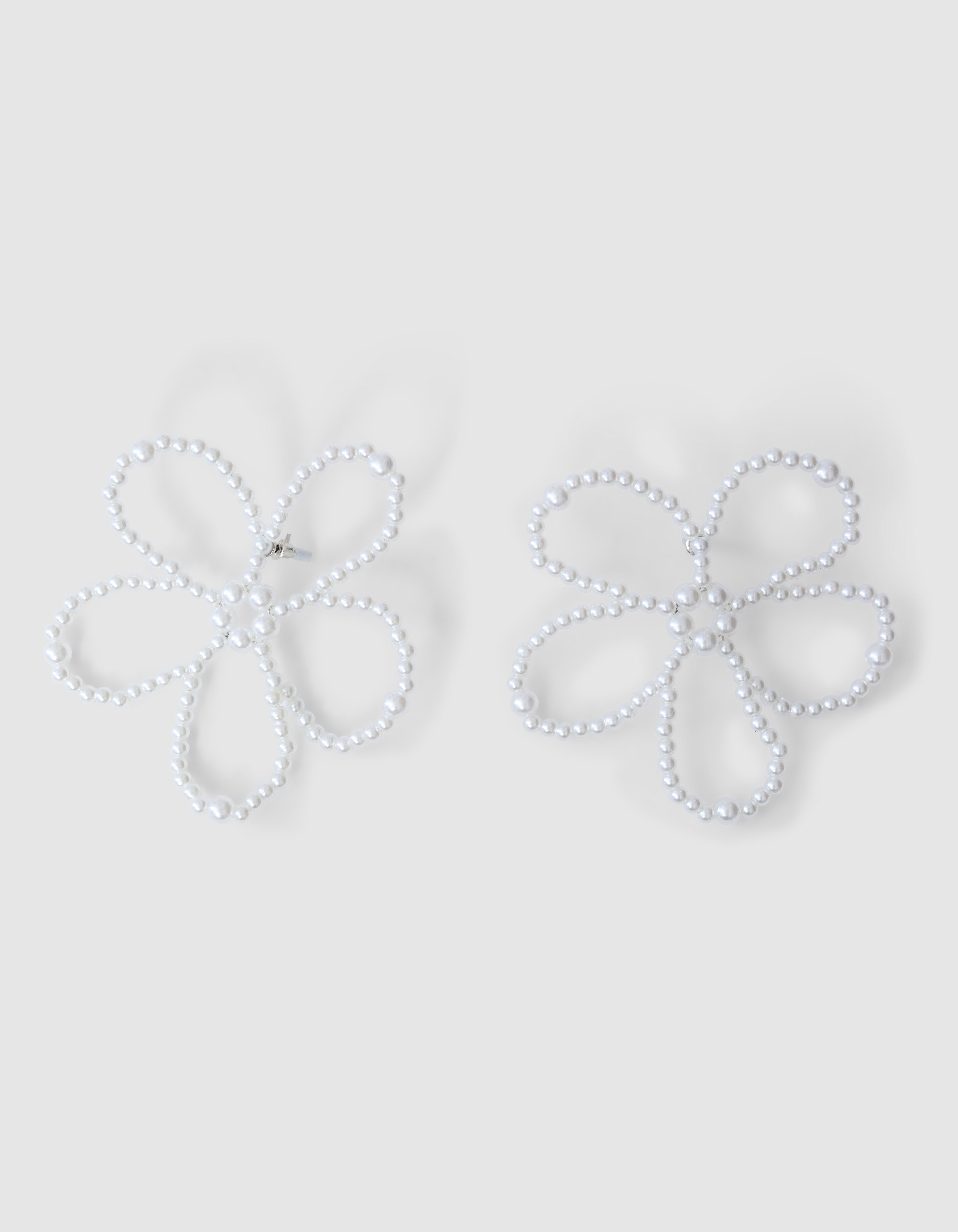 Große Blumen Ohrringe Gebrochen Weiß SHOEBY ACCESSOIRES