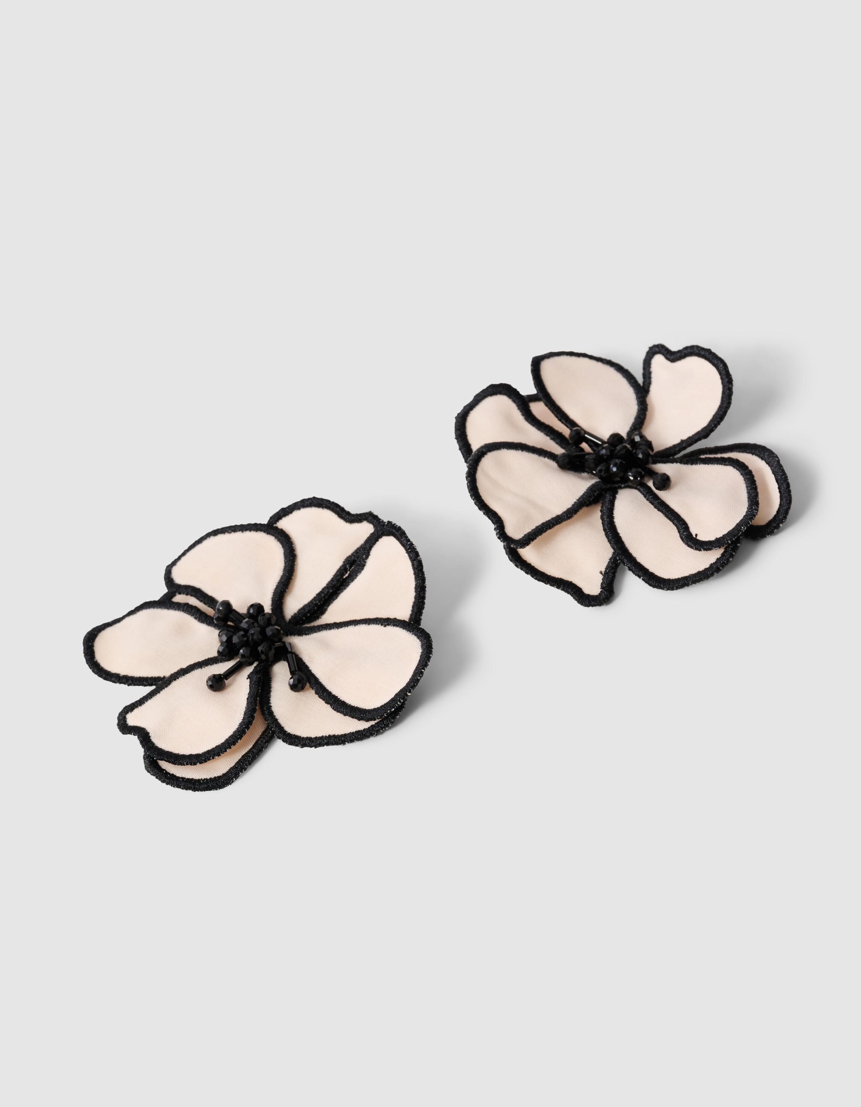 Blumenohrringe Schwarz/Weiß SHOEBY ACCESSOIRES
