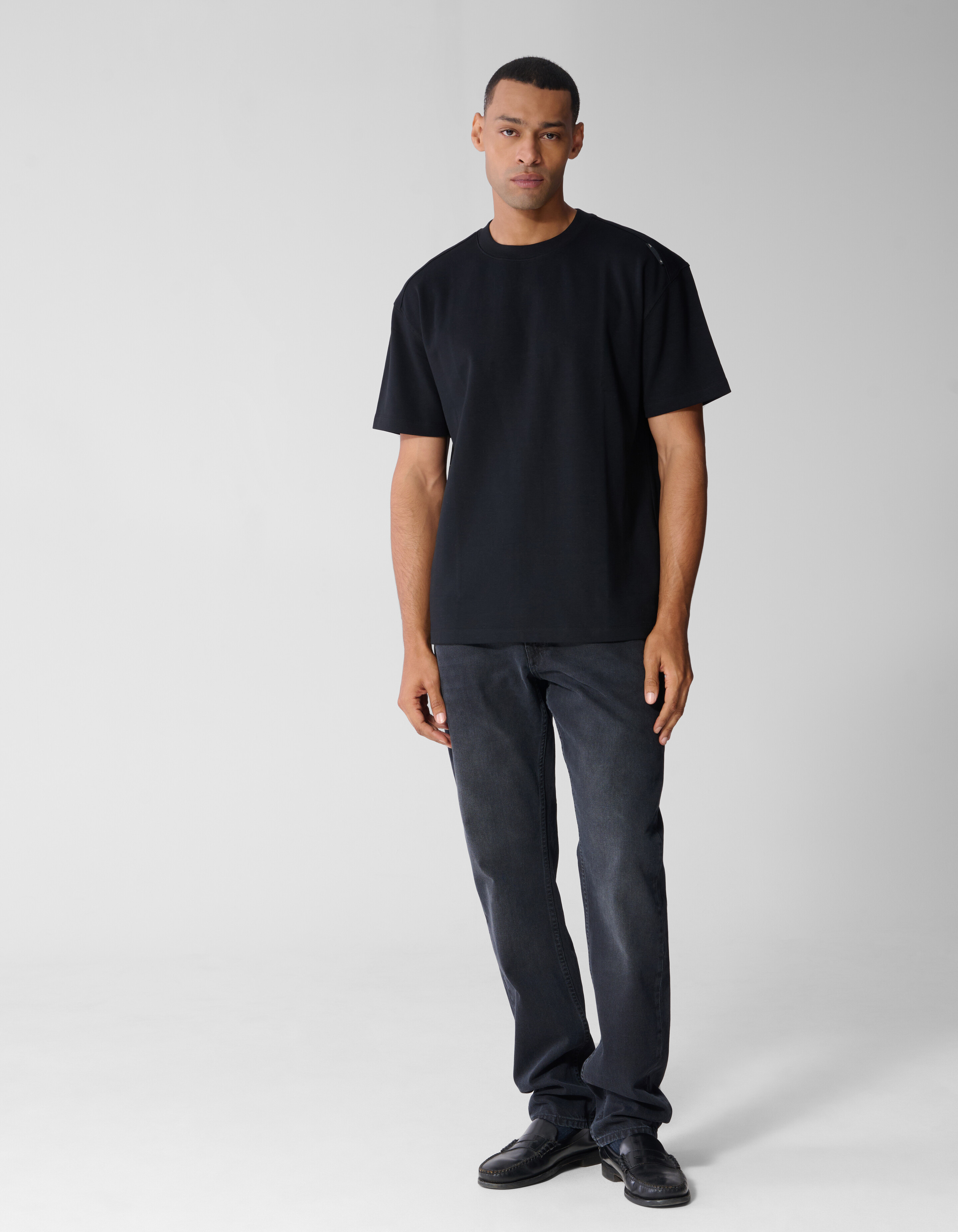 Basic Label T-Shirt Schwarz SHOEBY MEN