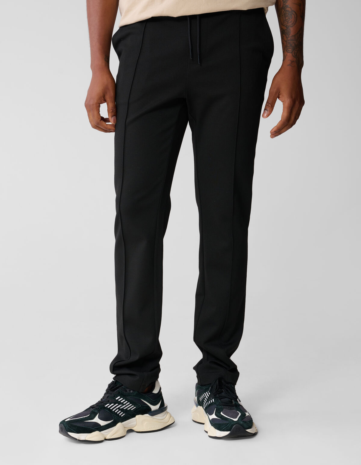 Reguläre Passform Hose Schwarz SHOEBY MEN