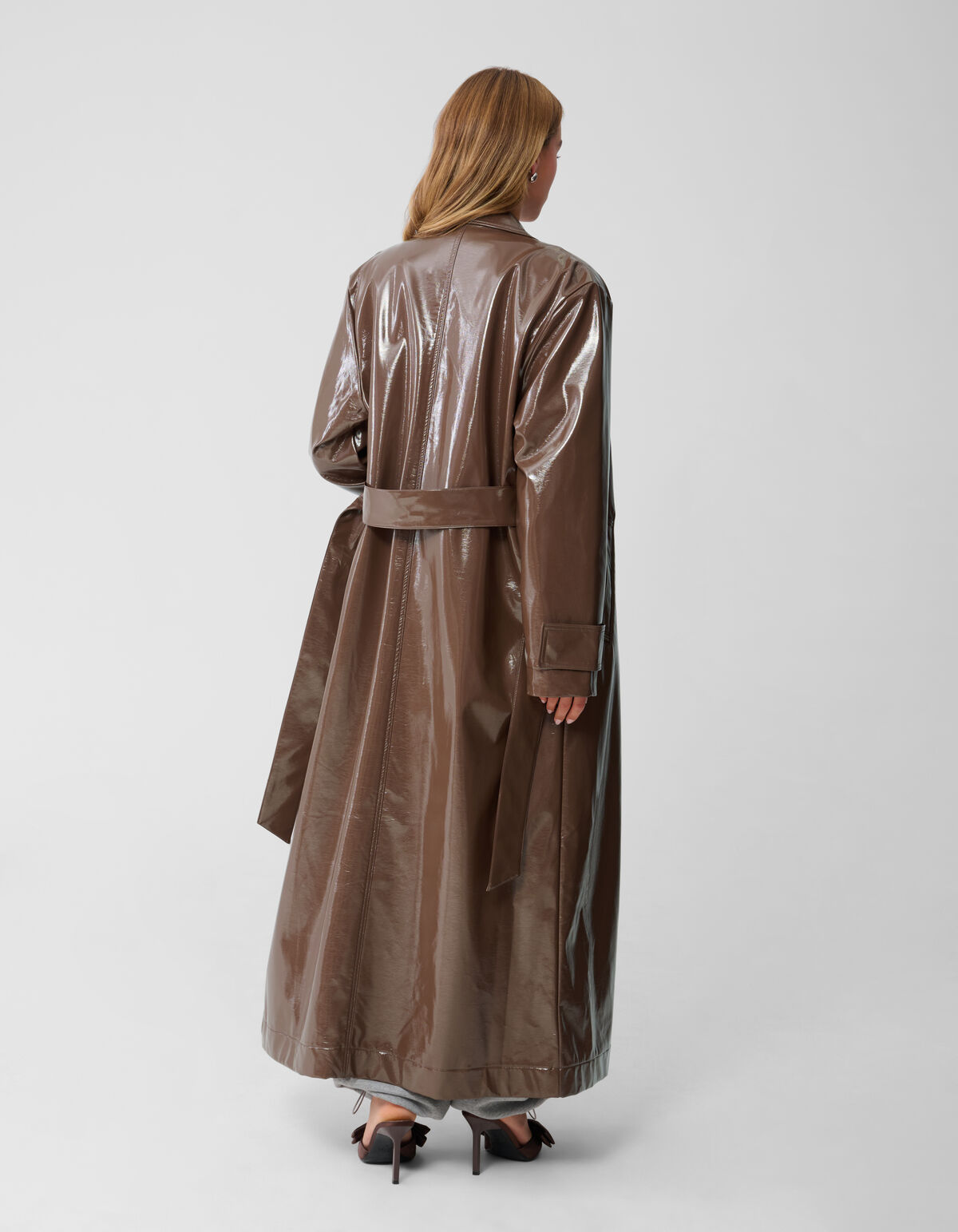 Übergroßer Lack-Trenchcoat Braun von Monica SHOEBY WOMEN