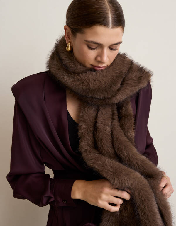 Faux-Fur-Schal Mit Taschen Braun By Mieke SHOEBY ACCESSOIRES
