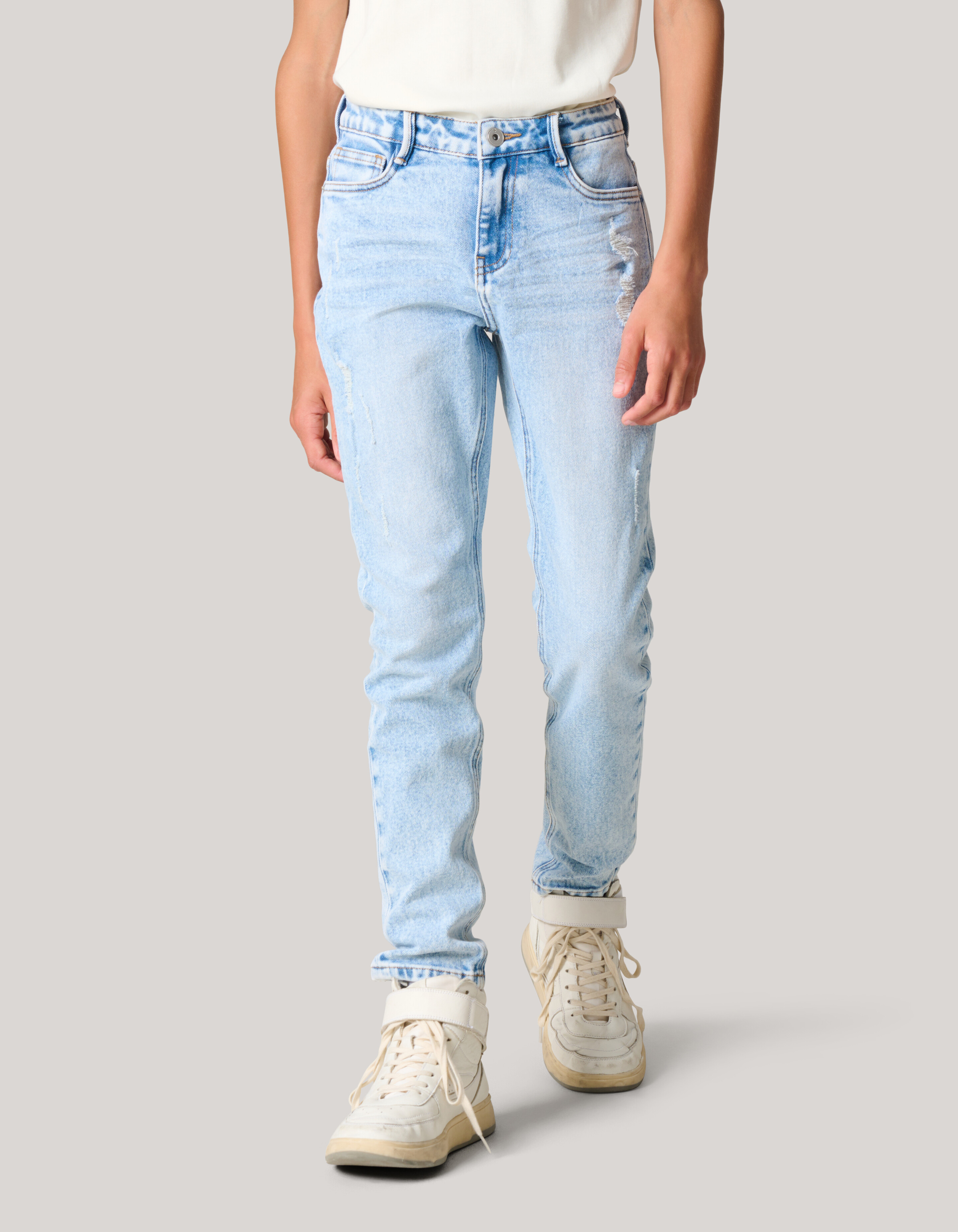 Tapered Jeans Gebleicht SHOEBY BOYS