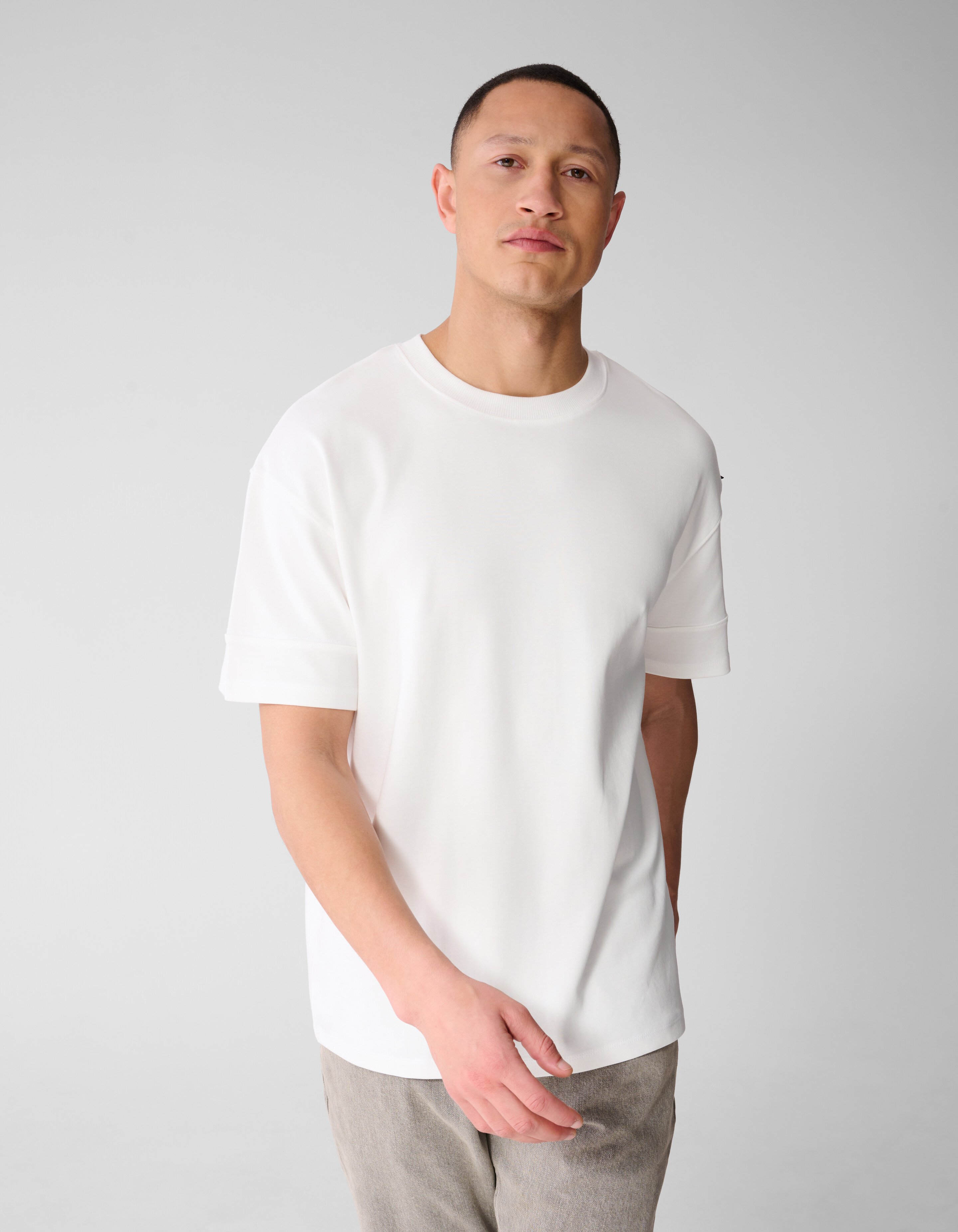 Minimalistisches T-Shirt in Wei&szlig; SHOEBY MEN