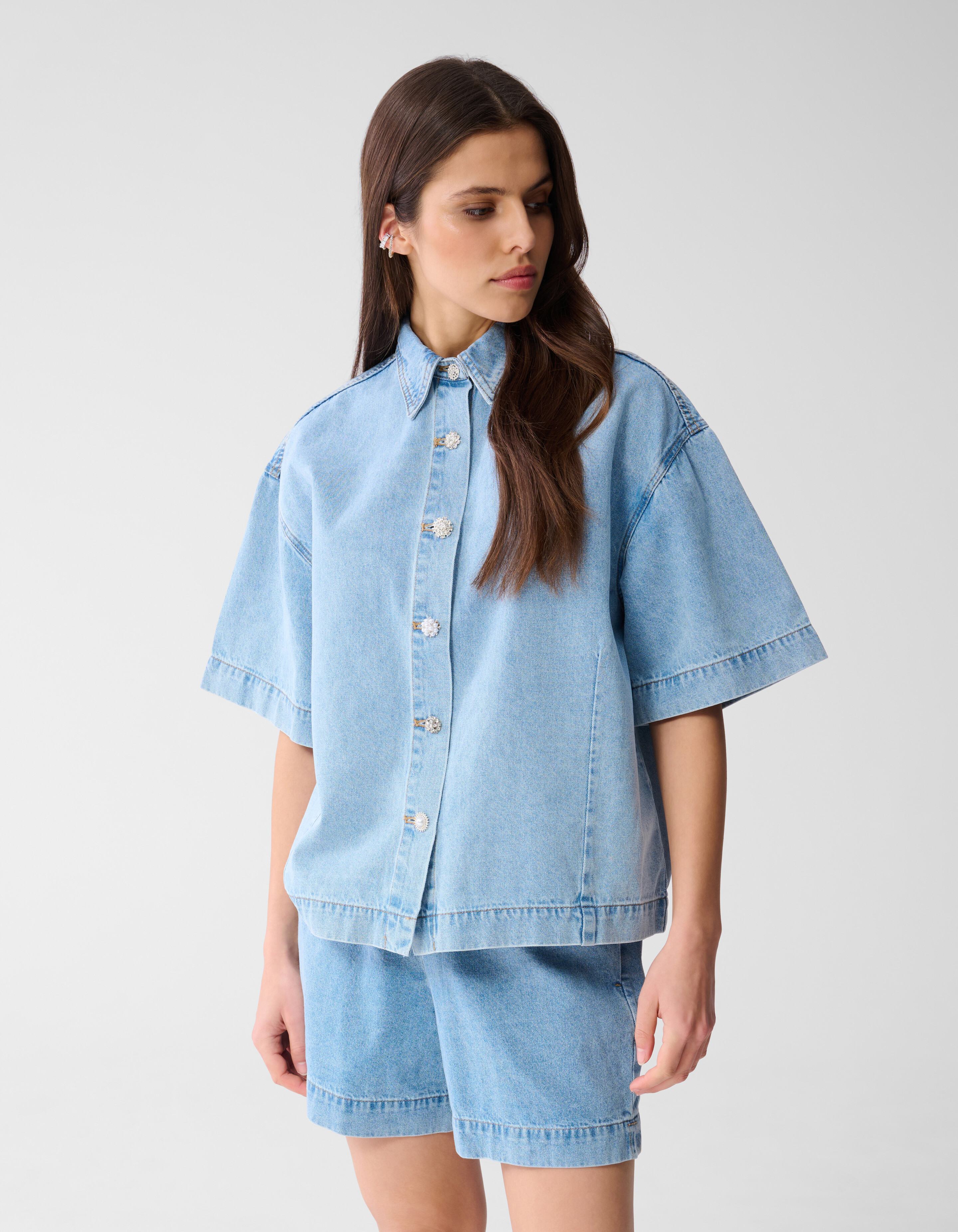 Übergroße Denim-Bluse gebleicht von Monica SHOEBY WOMEN