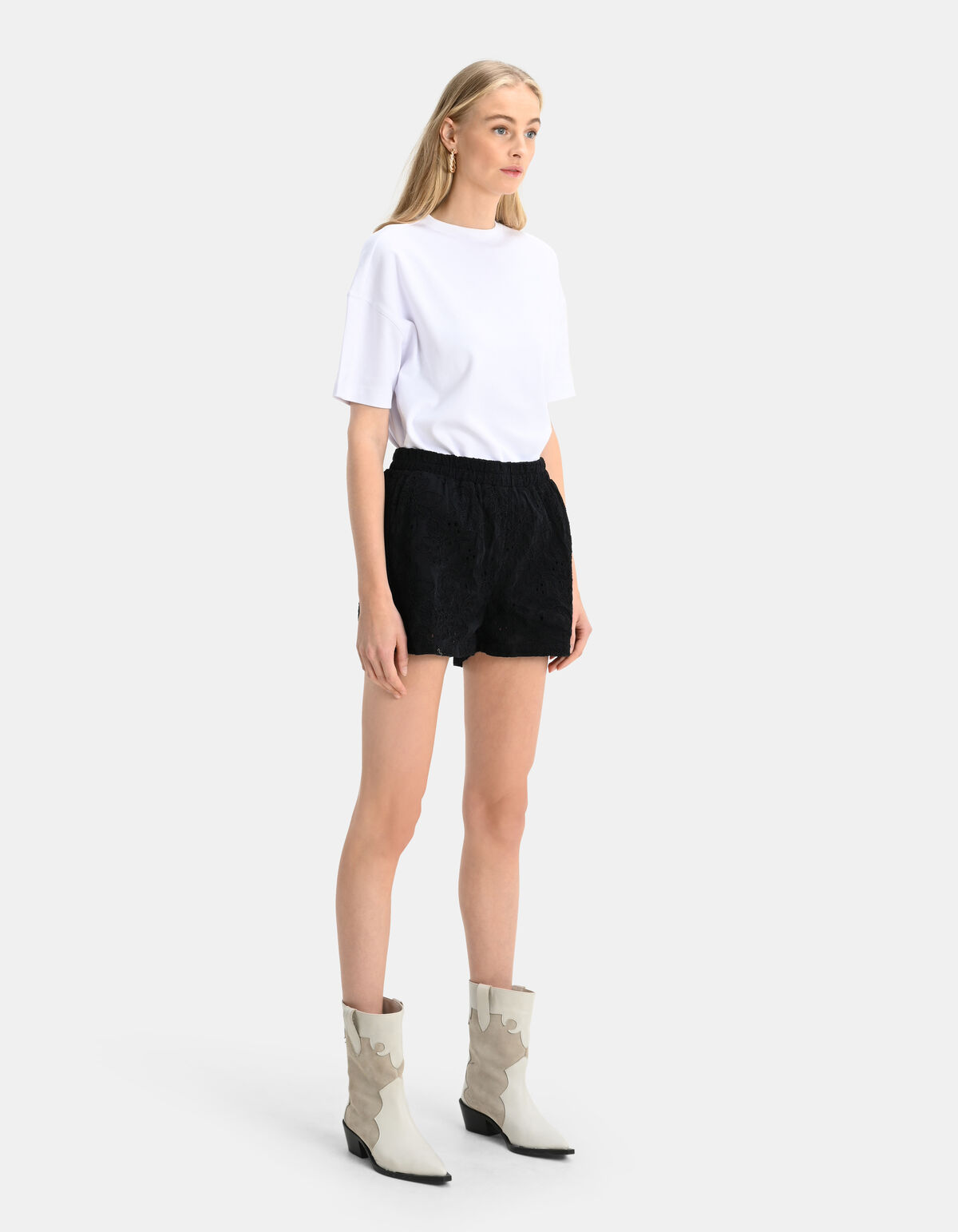 Embro Schwarze Shorts EKSEPT