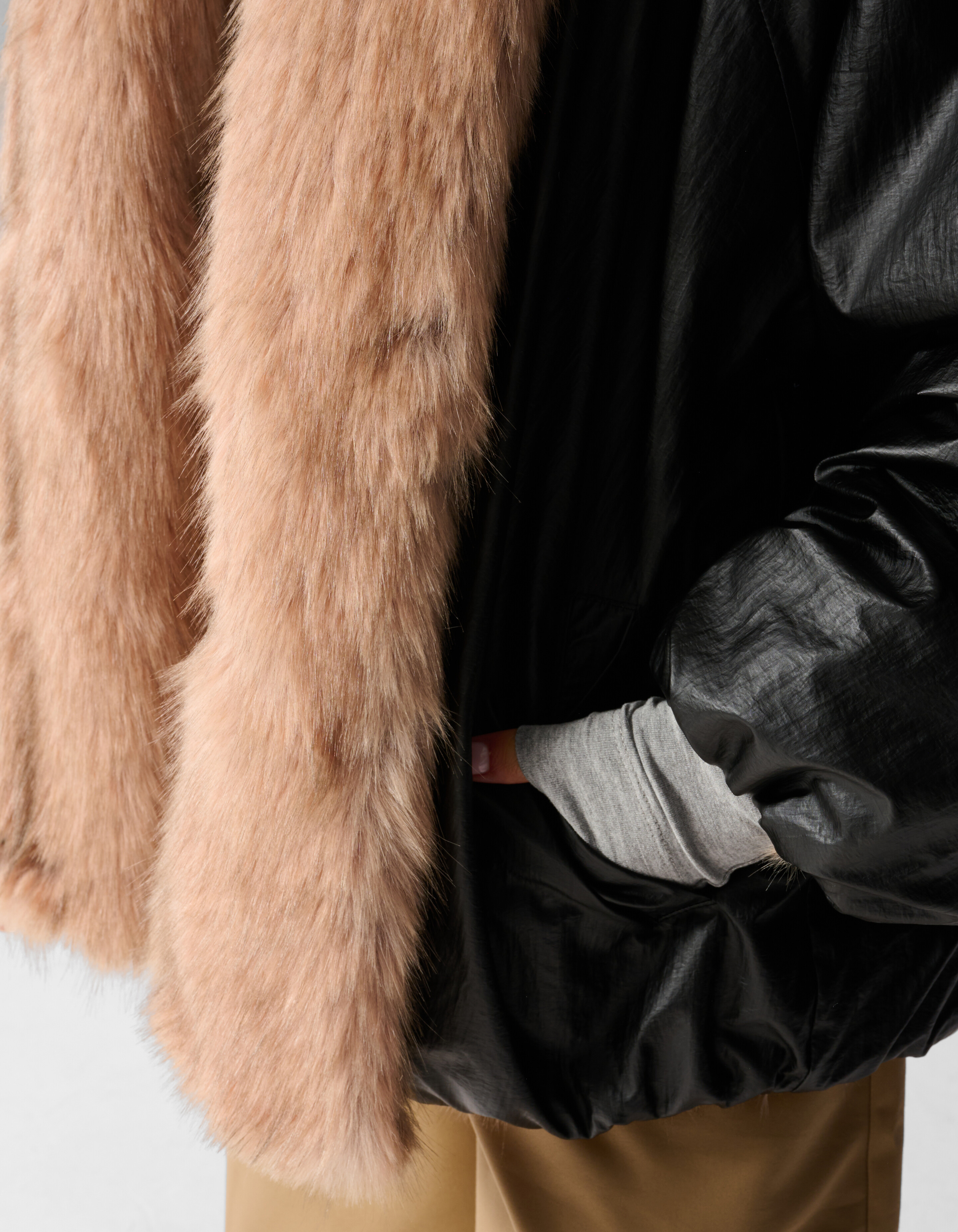 Reversible Nylon Faux Fur Jacke Schwarz By Anna SHOEBY WOMEN
