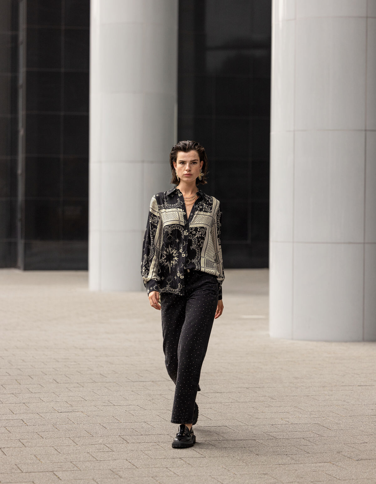Bluse mit grafischem Druck Schwarz SHOEBY WOMEN