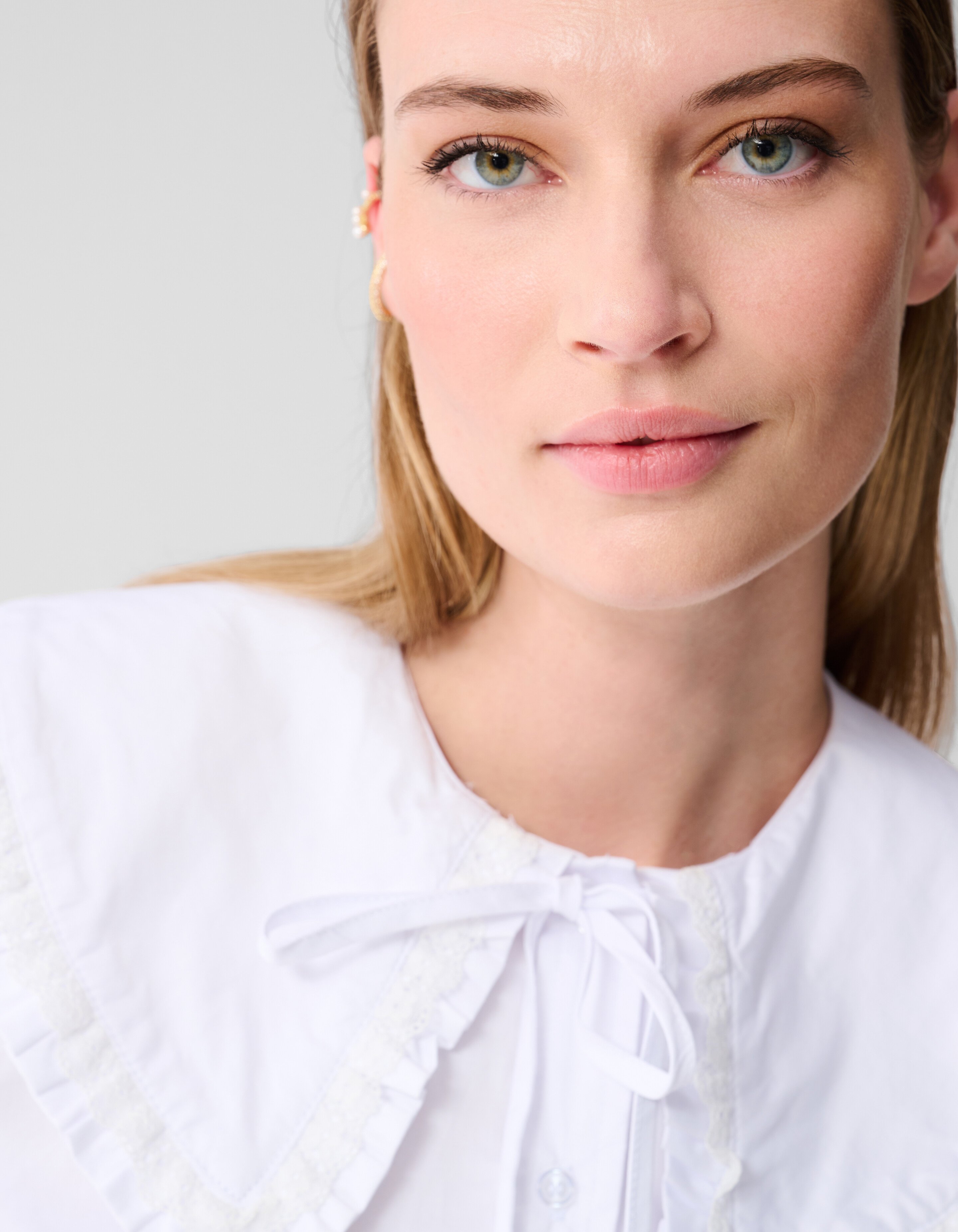 Bluse mit großem Kragen Weiß SHOEBY WOMEN